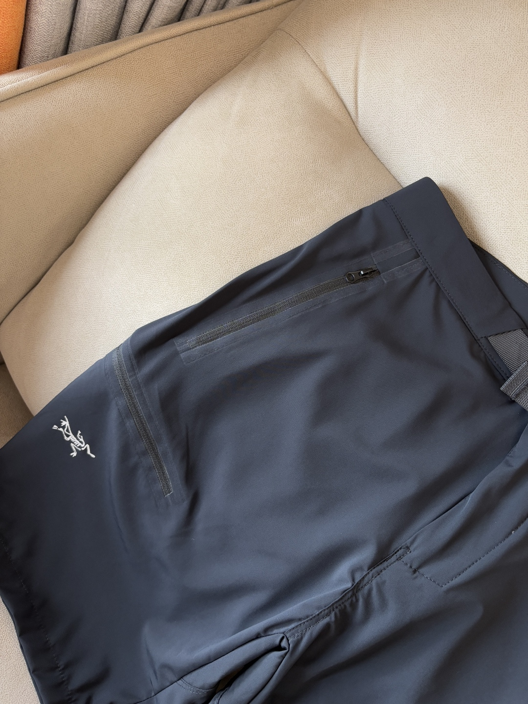 ARCTERYX 始祖鸟 2025夏季新款 短裤 休闲裤，专柜定制面料 透气舒适度高，细节无可挑剔，品牌