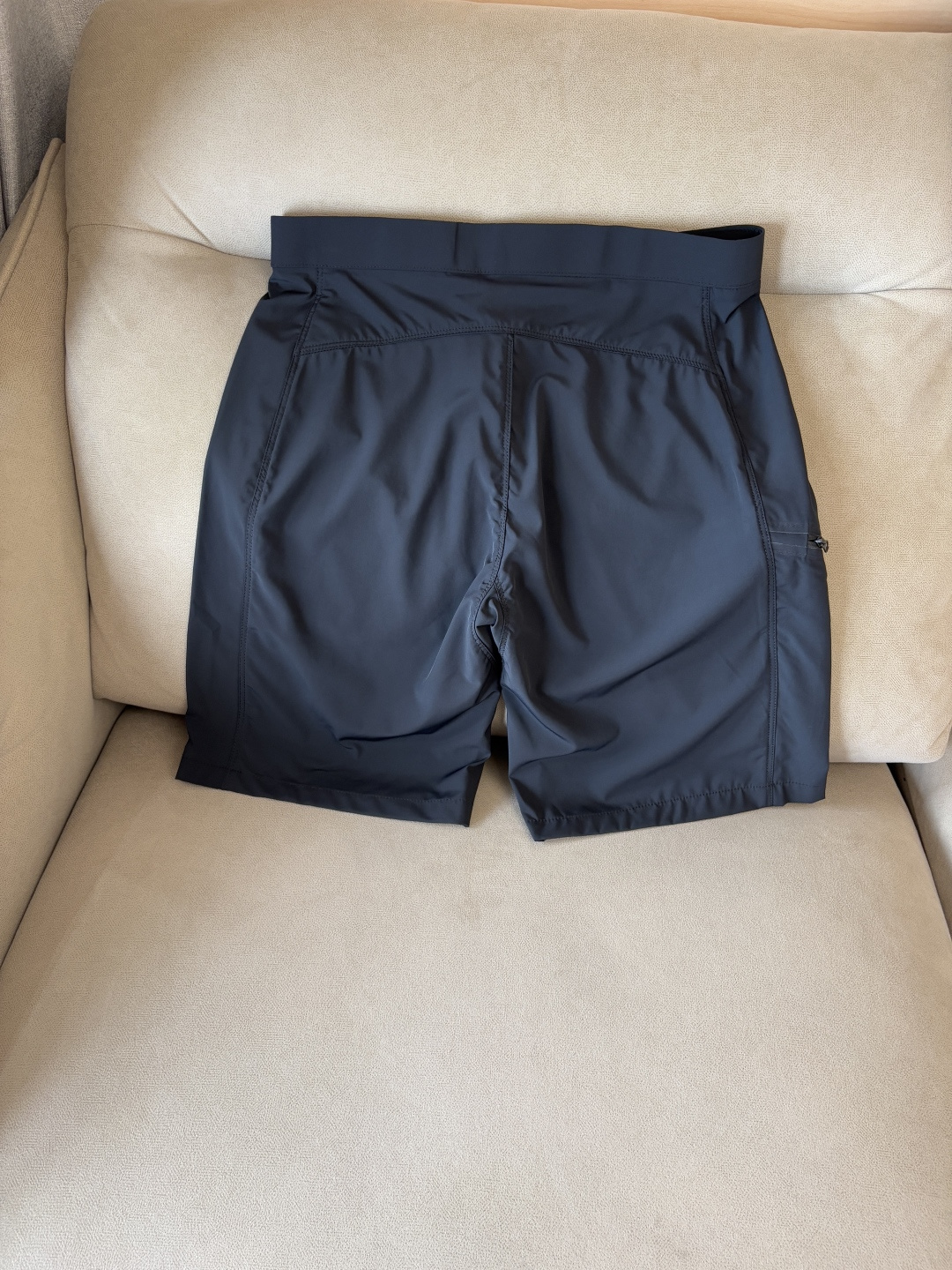 ARCTERYX 始祖鸟 2025夏季新款 短裤 休闲裤，专柜定制面料 透气舒适度高，细节无可挑剔，品牌