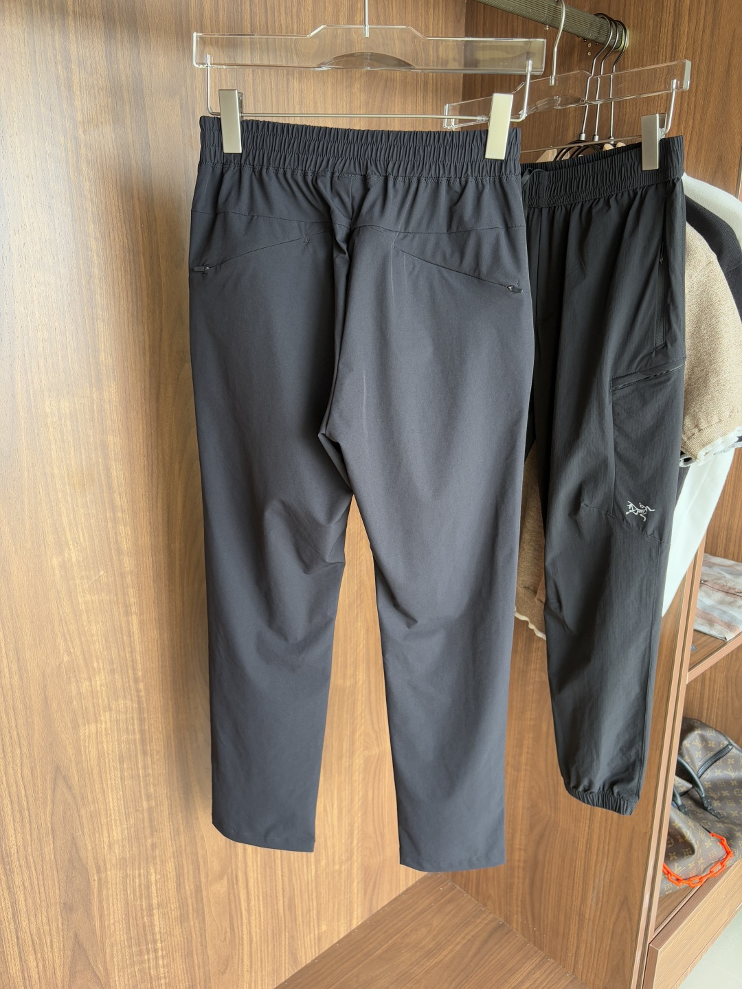 始祖鸟 官网同步 经典户外 工装裤 颜色超级正 海外同步发型 今年流行趋势 进口科技面料 M-3XL