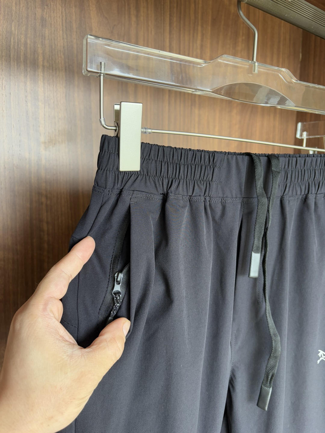 始祖鸟 官网同步 经典户外 工装裤 颜色超级正 海外同步发型 今年流行趋势 进口科技面料 M-3XL