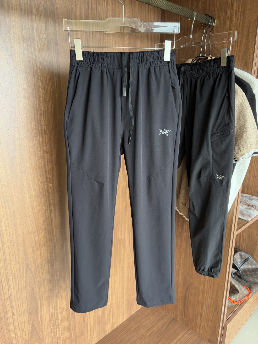 始祖鸟 官网同步 经典户外 工装裤 颜色超级正 海外同步发型 今年流行趋势 进口科技面料 M-3XL