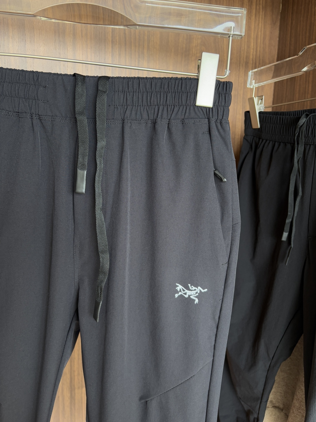 始祖鸟 官网同步 经典户外 工装裤 颜色超级正 海外同步发型 今年流行趋势 进口科技面料 M-3XL