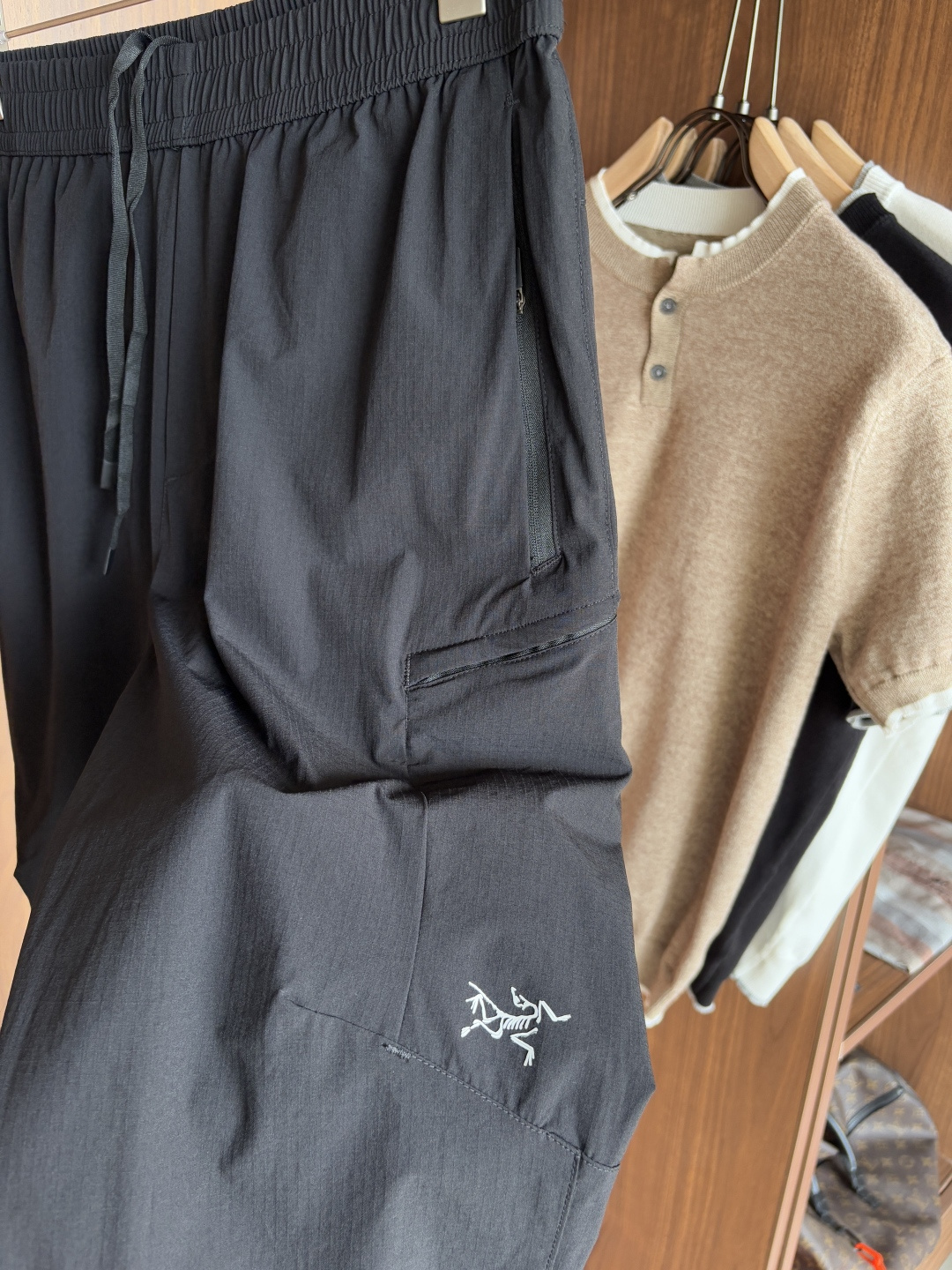 始祖鸟 官网同步 经典户外 工装裤 颜色超级正 海外同步发型 今年流行趋势 进口科技面料 M-3XL