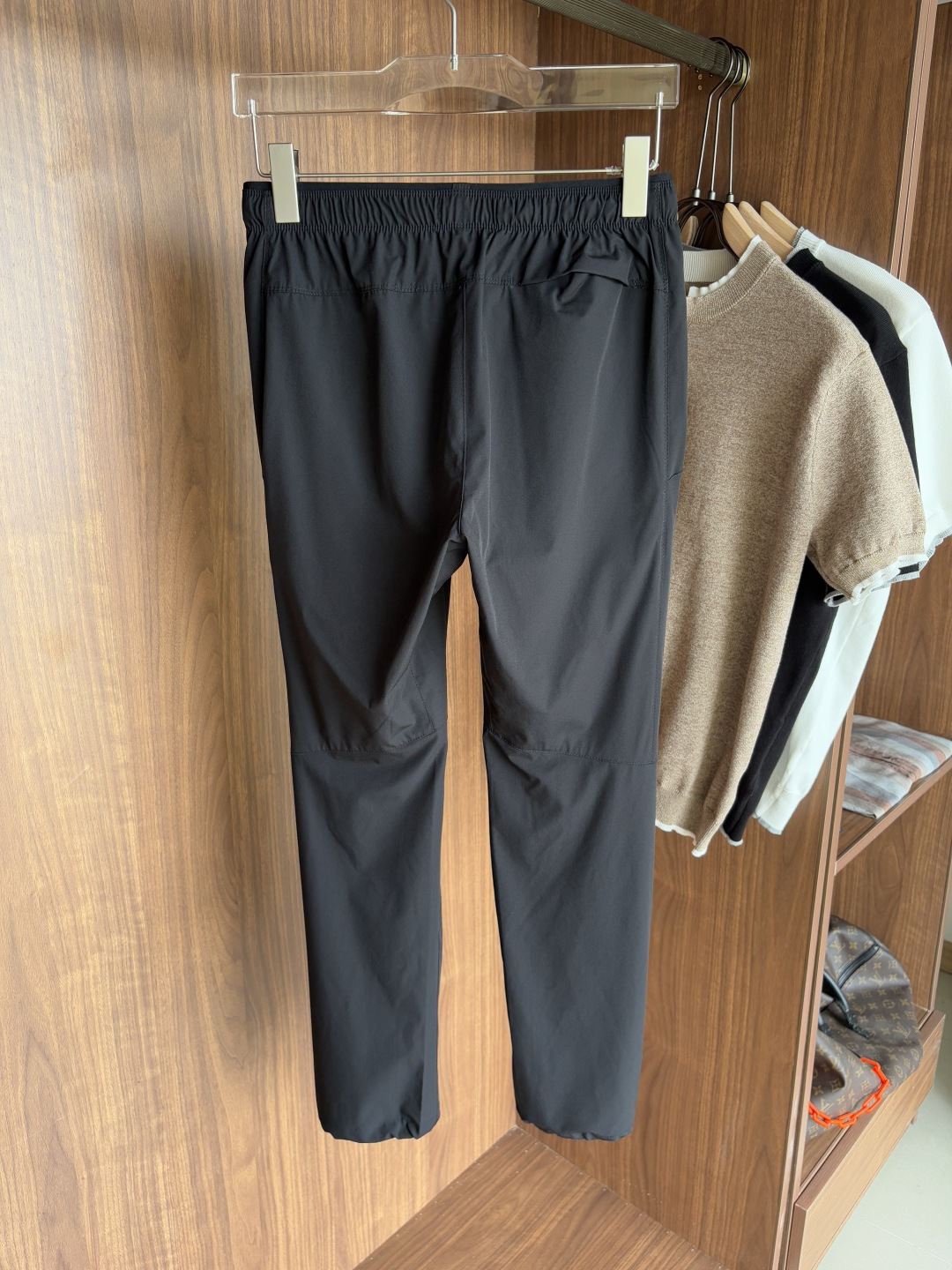 始祖鸟 官网同步 经典户外 工装裤 颜色超级正 海外同步发型 今年流行趋势 进口科技面料 M-3XL