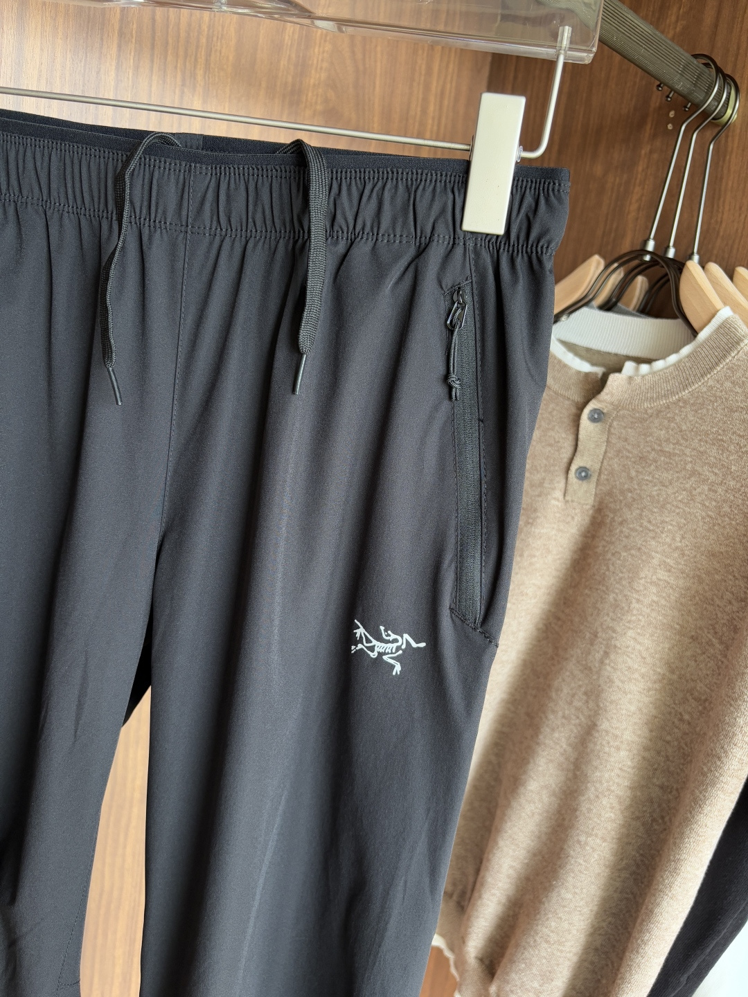 始祖鸟 官网同步 经典户外 工装裤 颜色超级正 海外同步发型 今年流行趋势 进口科技面料 M-3XL