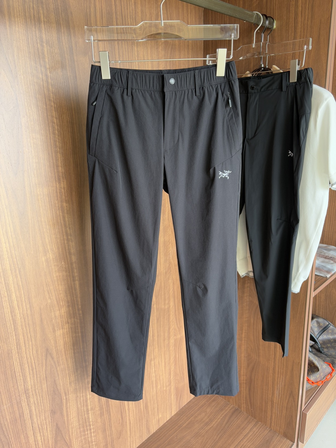 始祖鸟 官网同步 经典户外 工装裤 颜色超级正 海外同步发型 今年流行趋势 进口科技面料 M-3XL