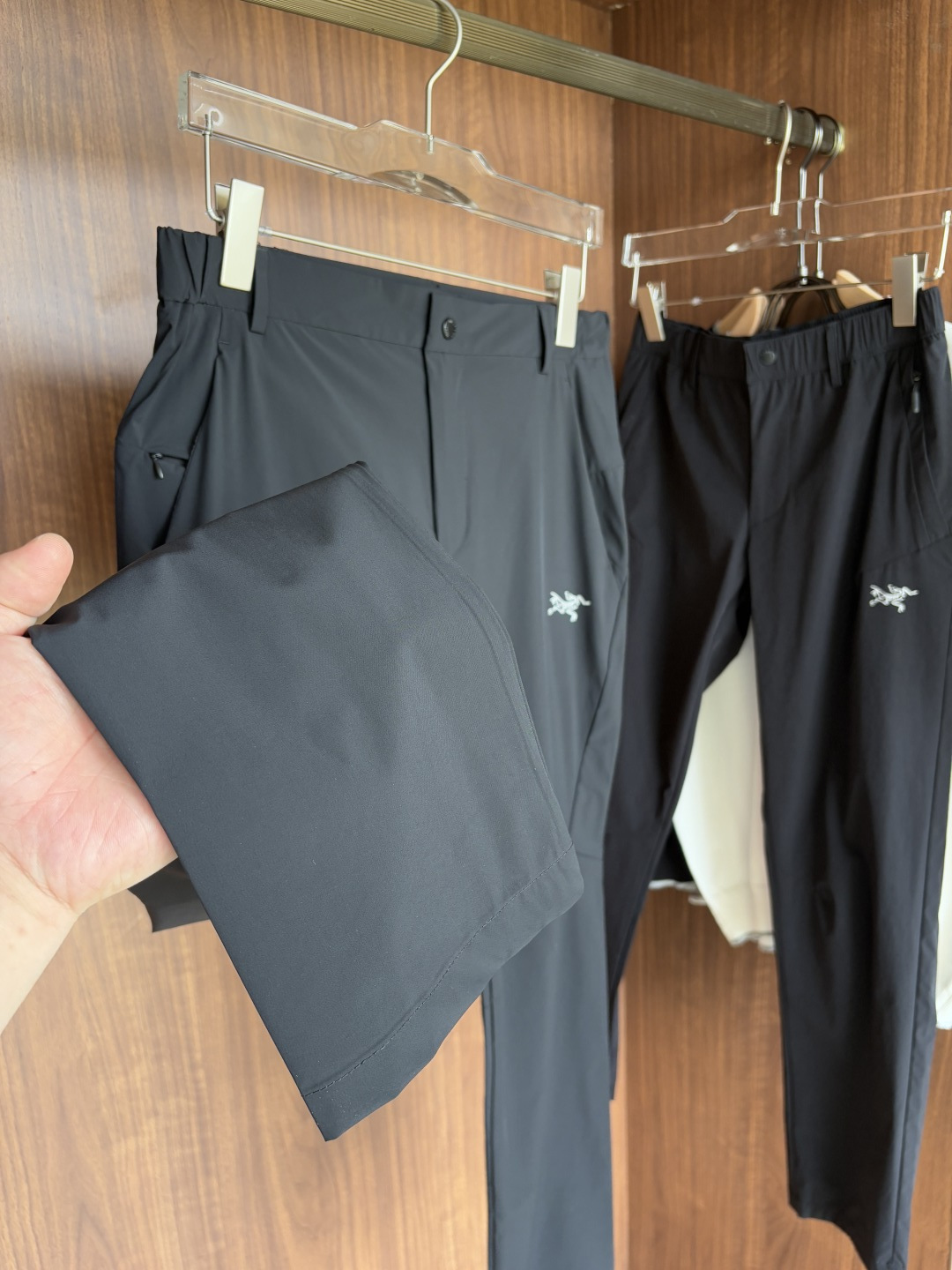 始祖鸟 官网同步 经典户外 工装裤 颜色超级正 海外同步发型 今年流行趋势 进口科技面料 M-3XL