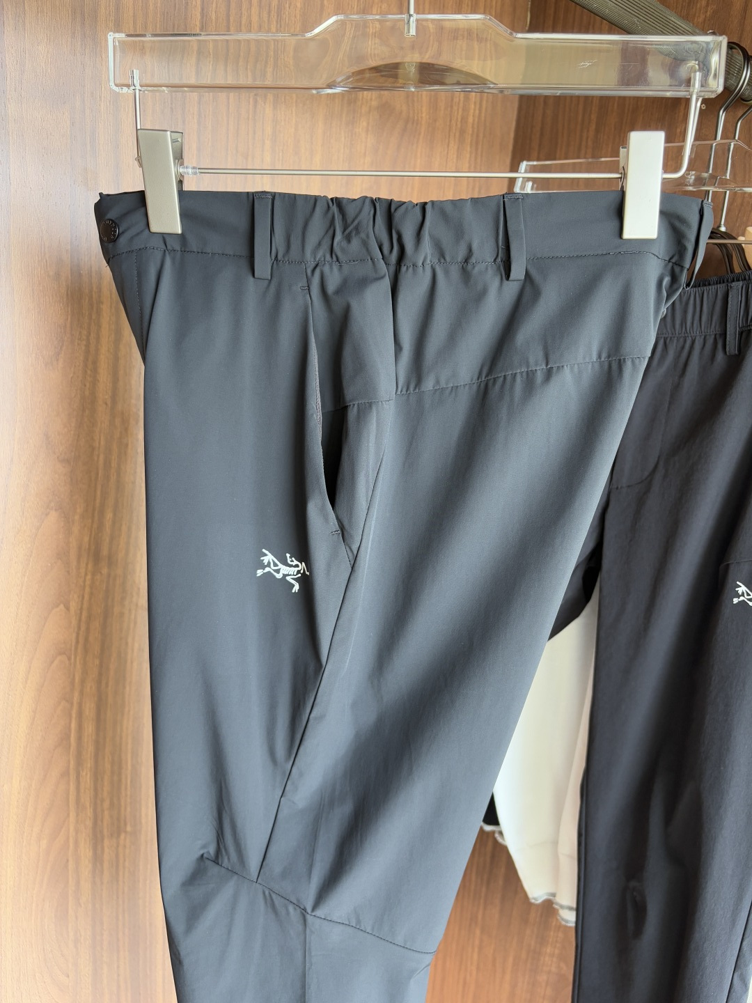 始祖鸟 官网同步 经典户外 工装裤 颜色超级正 海外同步发型 今年流行趋势 进口科技面料 M-3XL