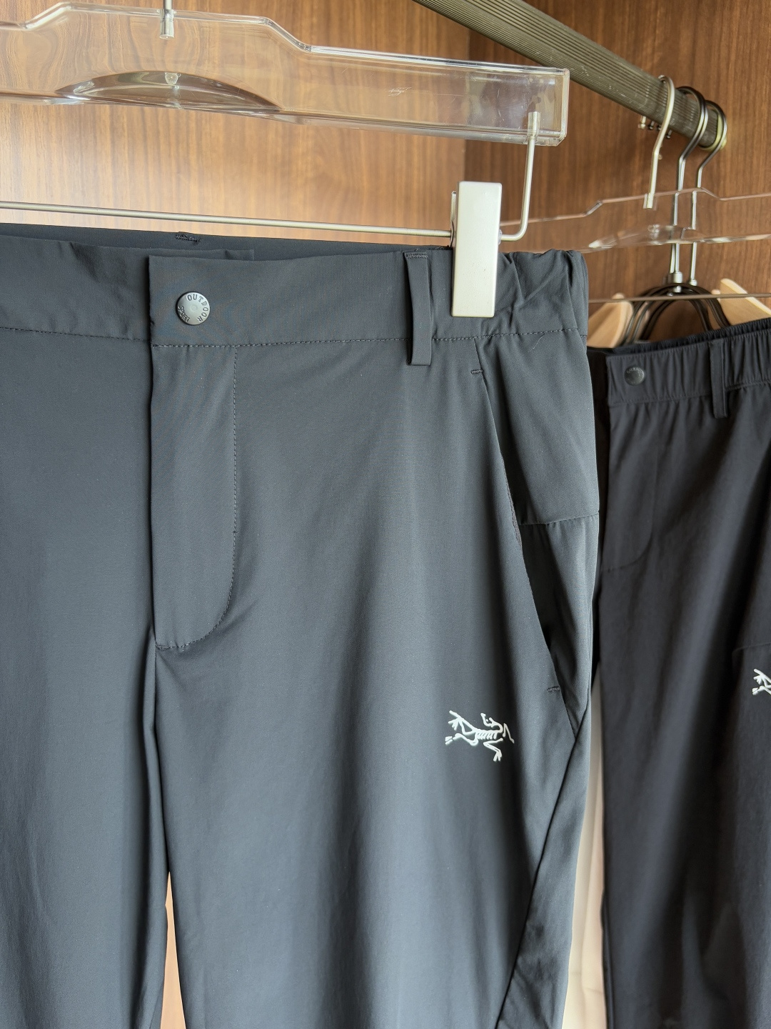 始祖鸟 官网同步 经典户外 工装裤 颜色超级正 海外同步发型 今年流行趋势 进口科技面料 M-3XL