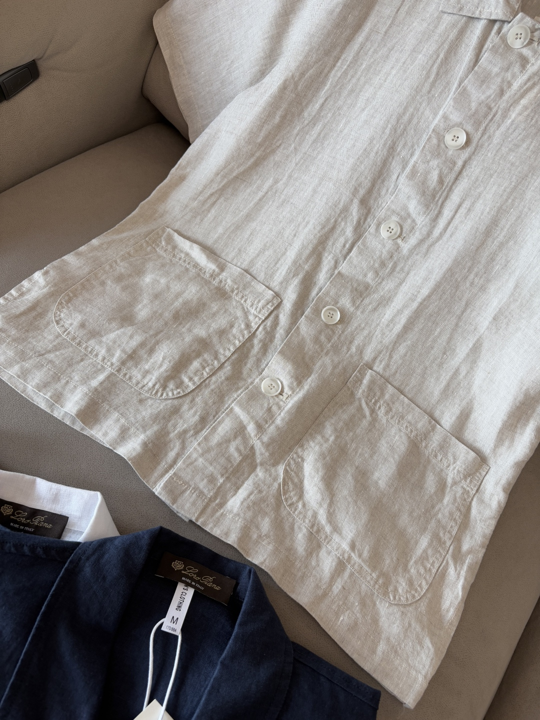 L家2025新款100%亚麻男士短袖，男装界的天花板，这款翻领麻料衫短袖精准到每一针的细腻工艺，完全区别
