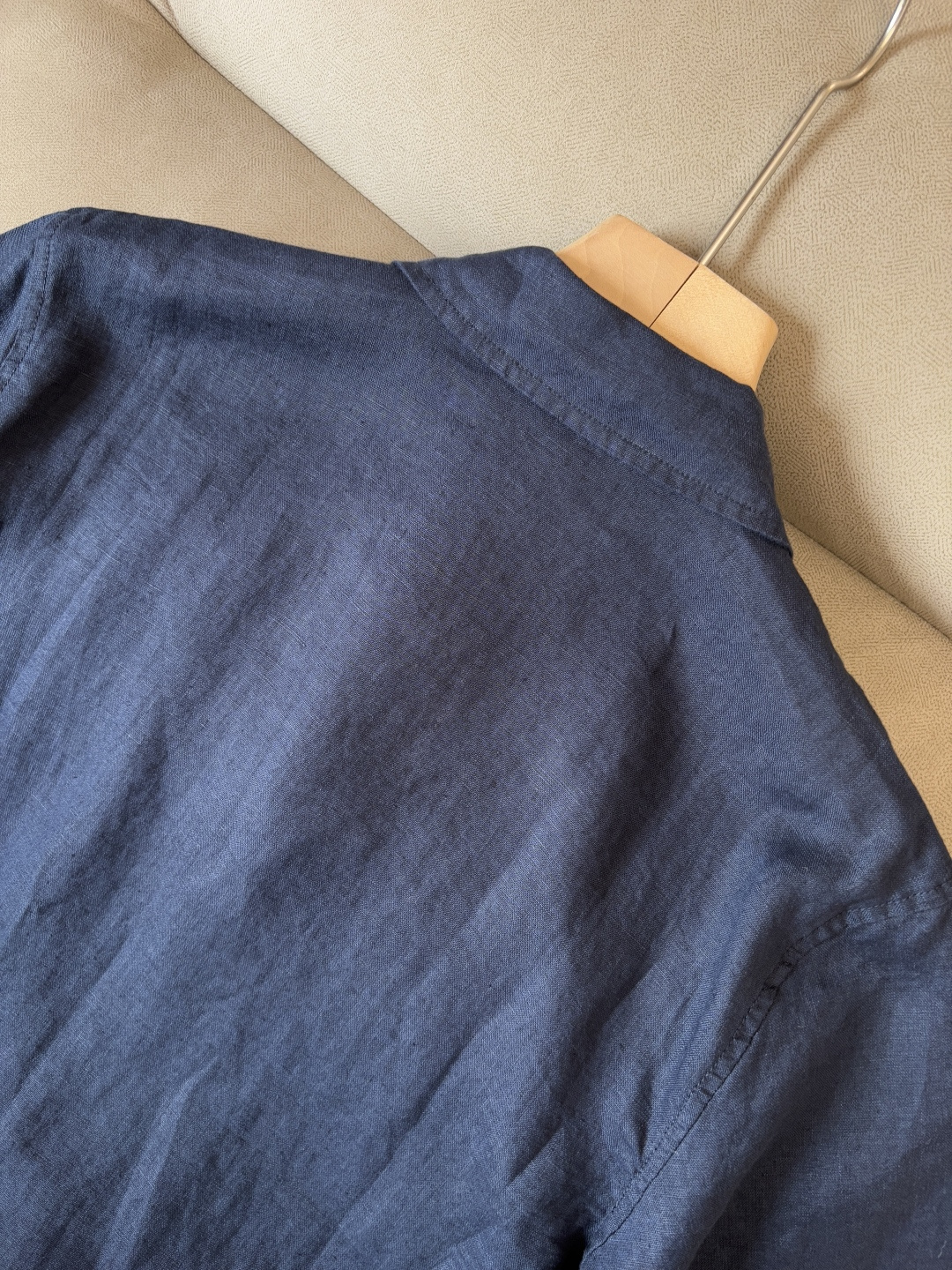 L家2025新款100%亚麻男士短袖，男装界的天花板，这款翻领麻料衫短袖精准到每一针的细腻工艺，完全区别