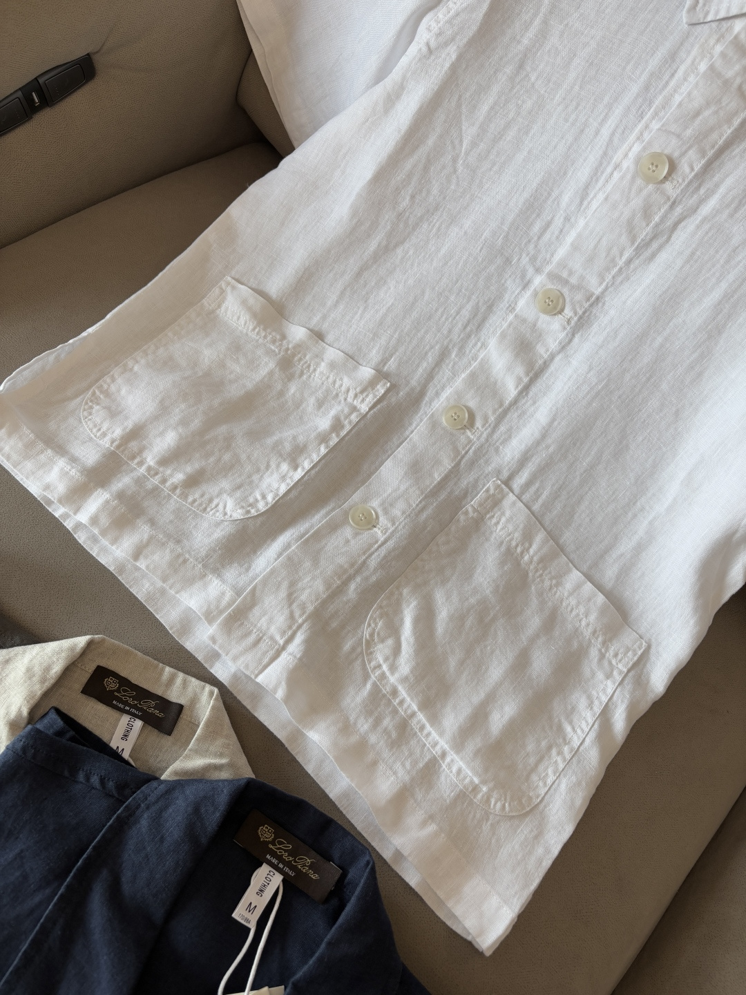 L家2025新款100%亚麻男士短袖，男装界的天花板，这款翻领麻料衫短袖精准到每一针的细腻工艺，完全区别