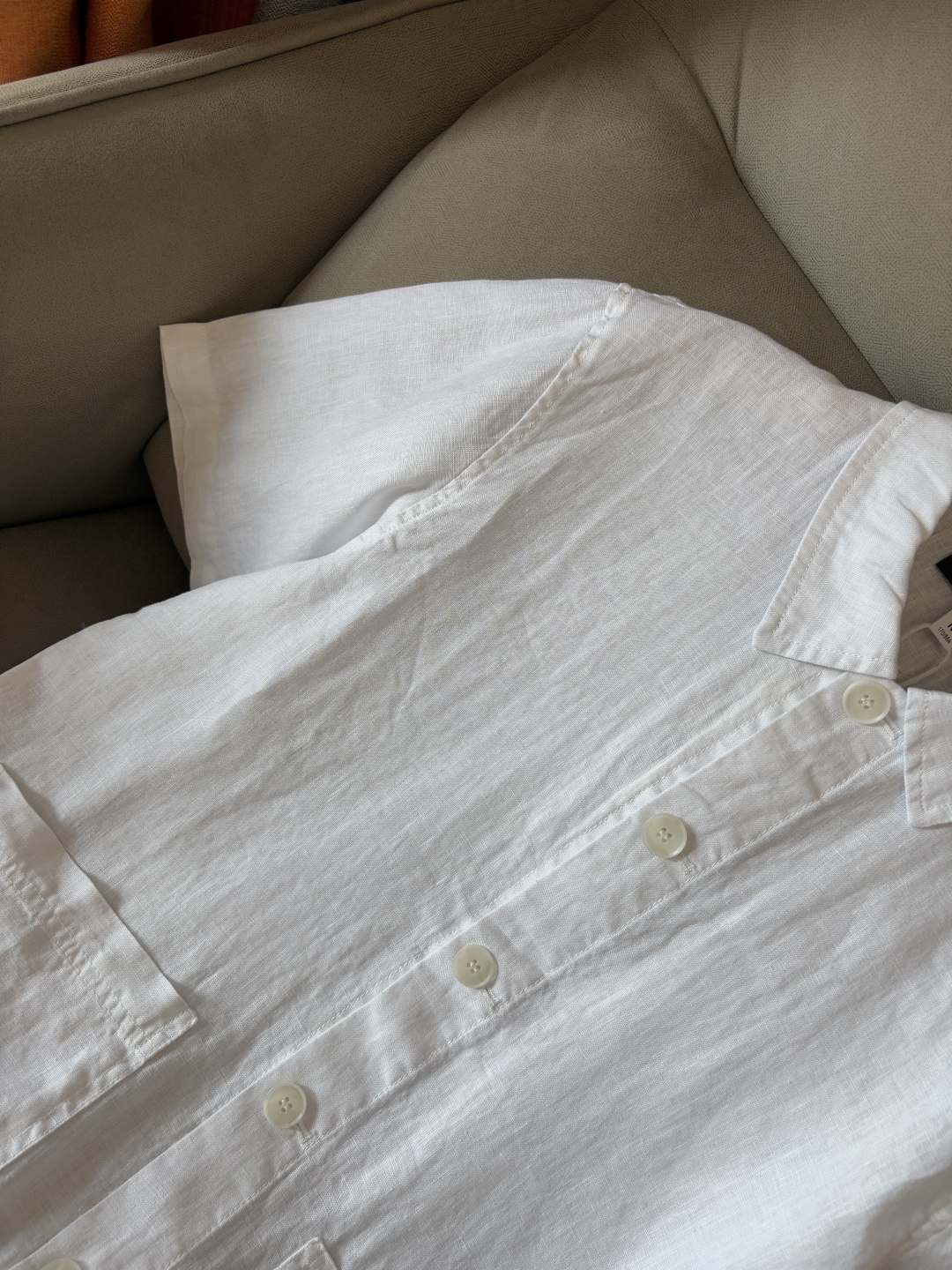 L家2025新款100%亚麻男士短袖，男装界的天花板，这款翻领麻料衫短袖精准到每一针的细腻工艺，完全区别