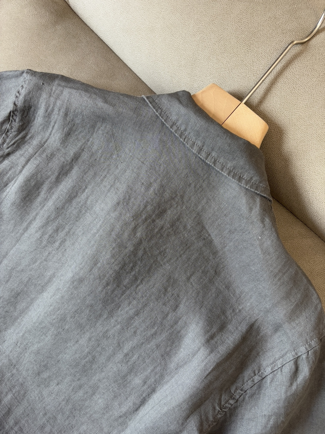 L家2025新款100%亚麻男士短袖，男装界的天花板，这款翻领麻料衫短袖精准到每一针的细腻工艺，完全区别