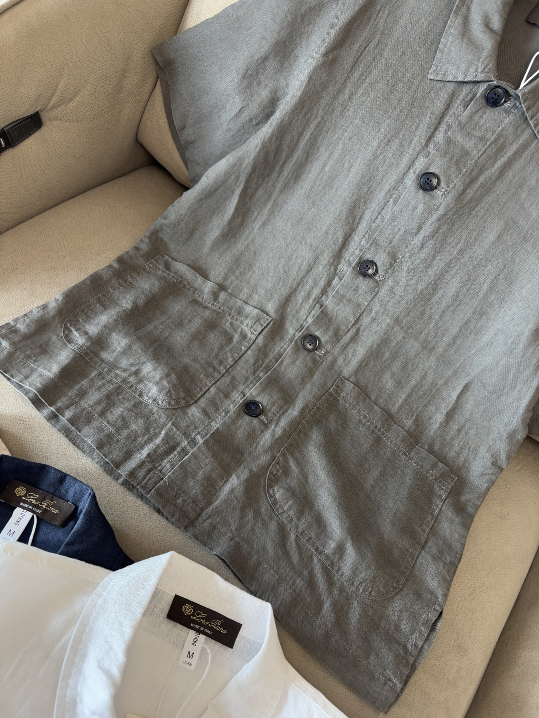 L家2025新款100%亚麻男士短袖，男装界的天花板，这款翻领麻料衫短袖精准到每一针的细腻工艺，完全区别