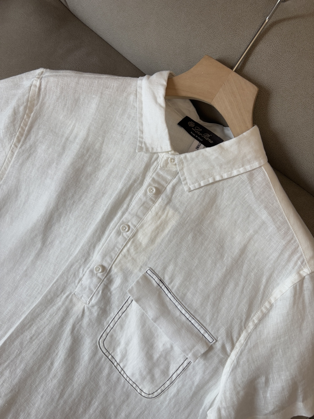 L家2025新款100%亚麻男士短袖，男装界的天花板，这款翻领麻料衫短袖精准到每一针的细腻工艺，完全区别