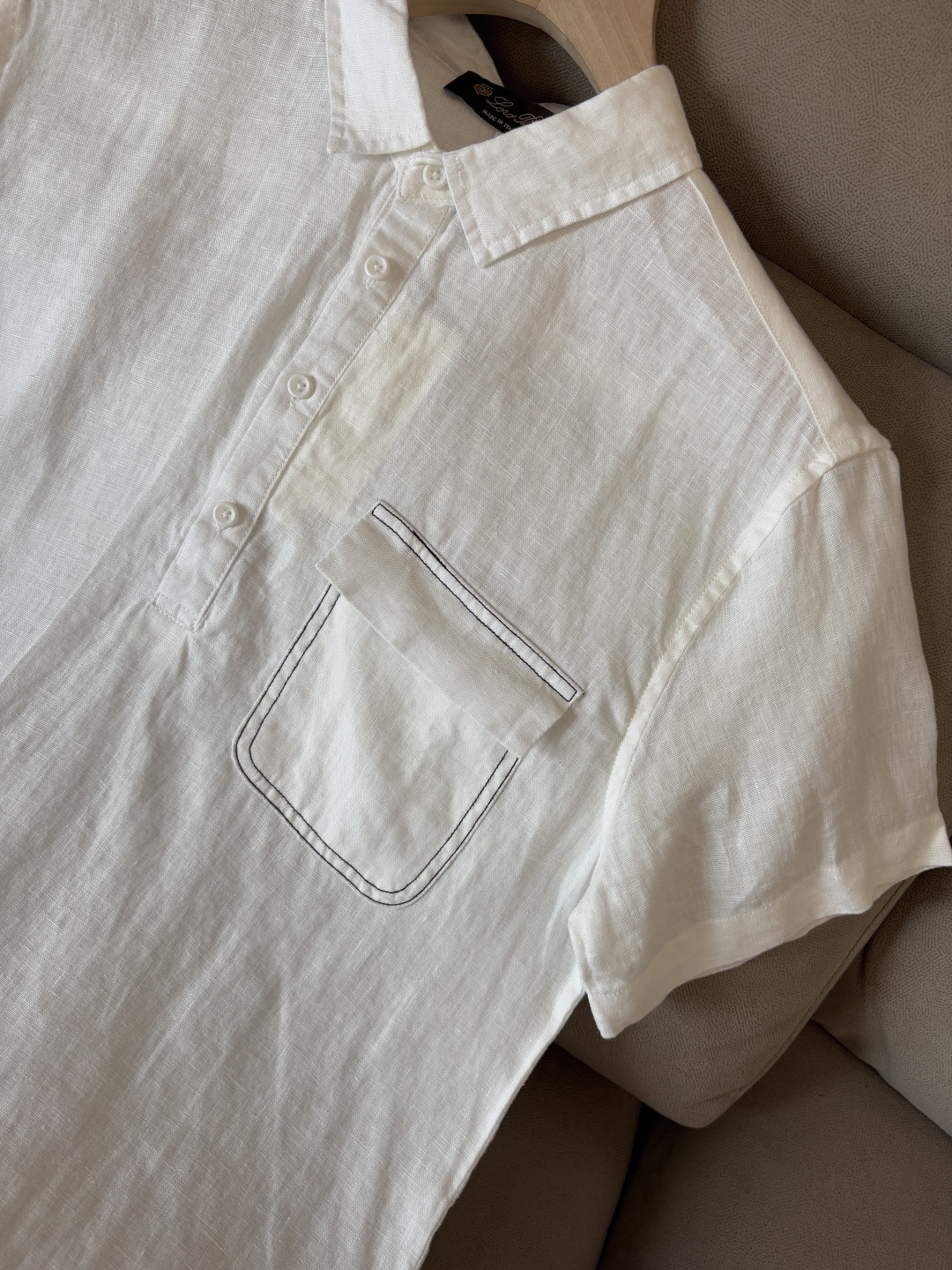 L家2025新款100%亚麻男士短袖，男装界的天花板，这款翻领麻料衫短袖精准到每一针的细腻工艺，完全区别