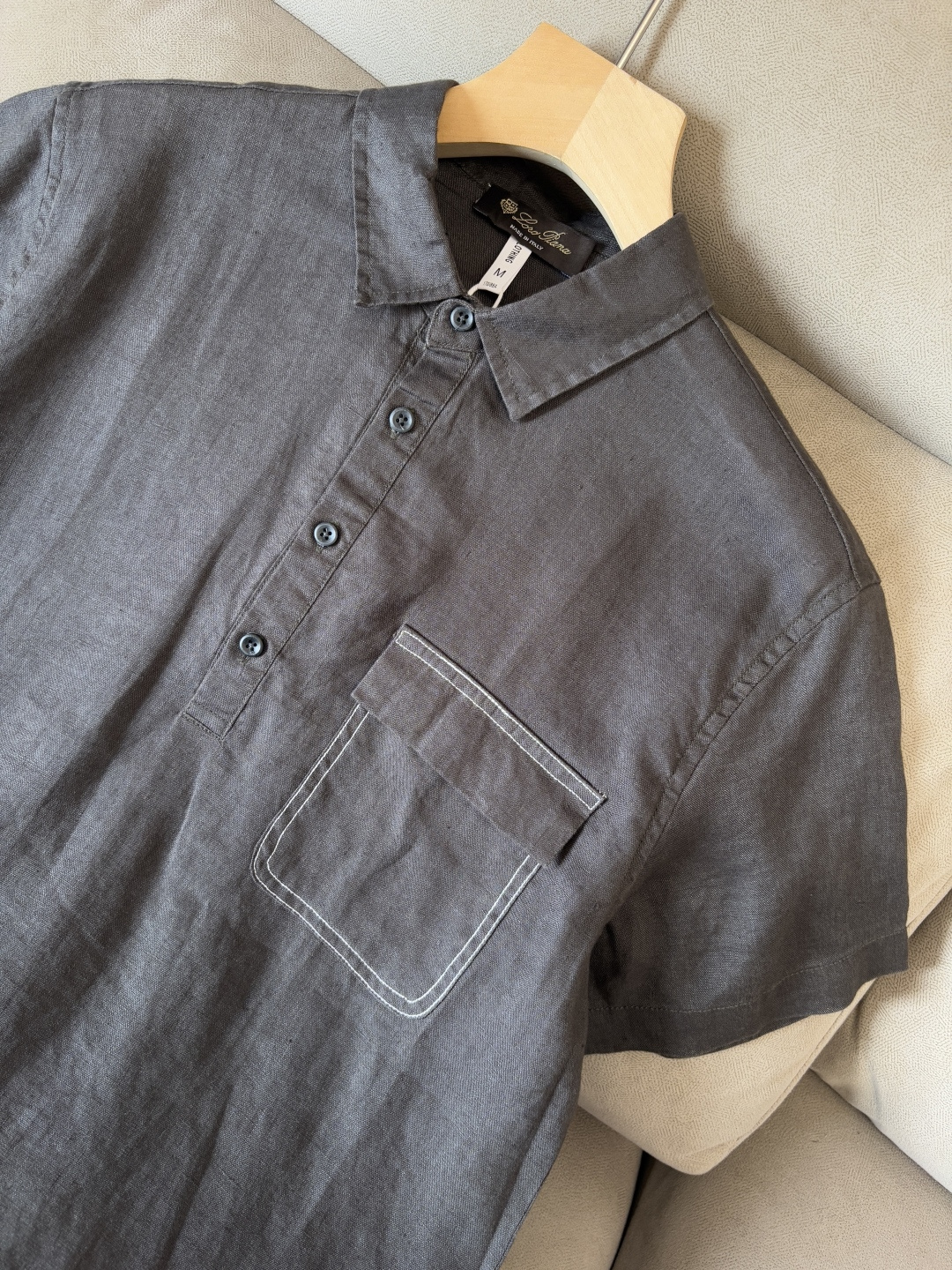 L家2025新款100%亚麻男士短袖，男装界的天花板，这款翻领麻料衫短袖精准到每一针的细腻工艺，完全区别