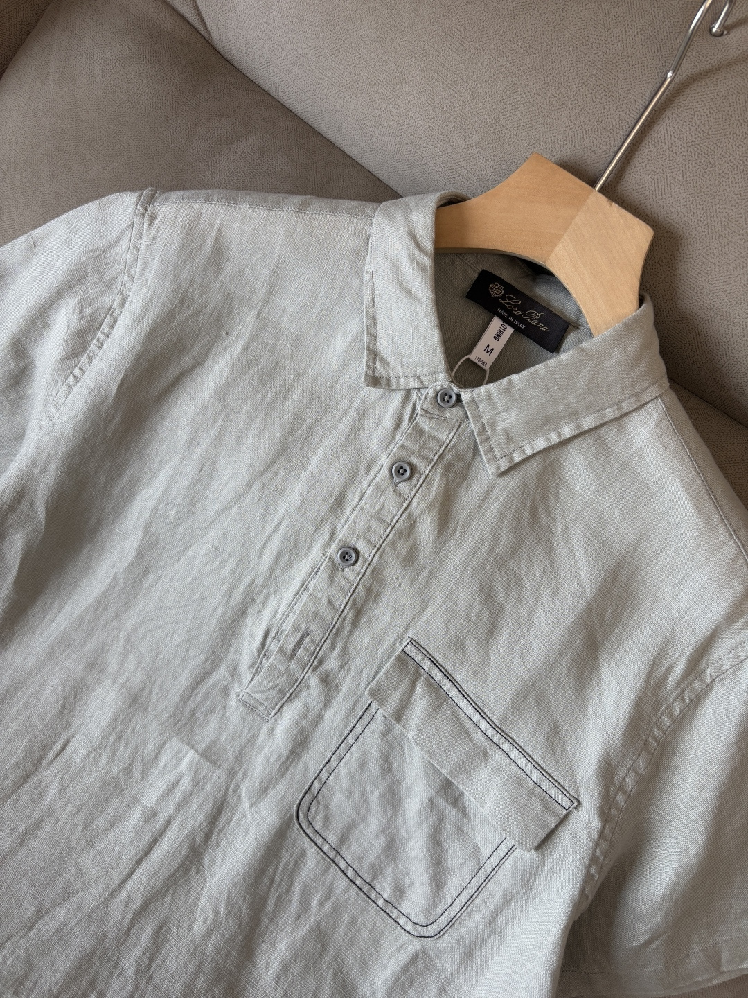 L家2025新款100%亚麻男士短袖，男装界的天花板，这款翻领麻料衫短袖精准到每一针的细腻工艺，完全区别