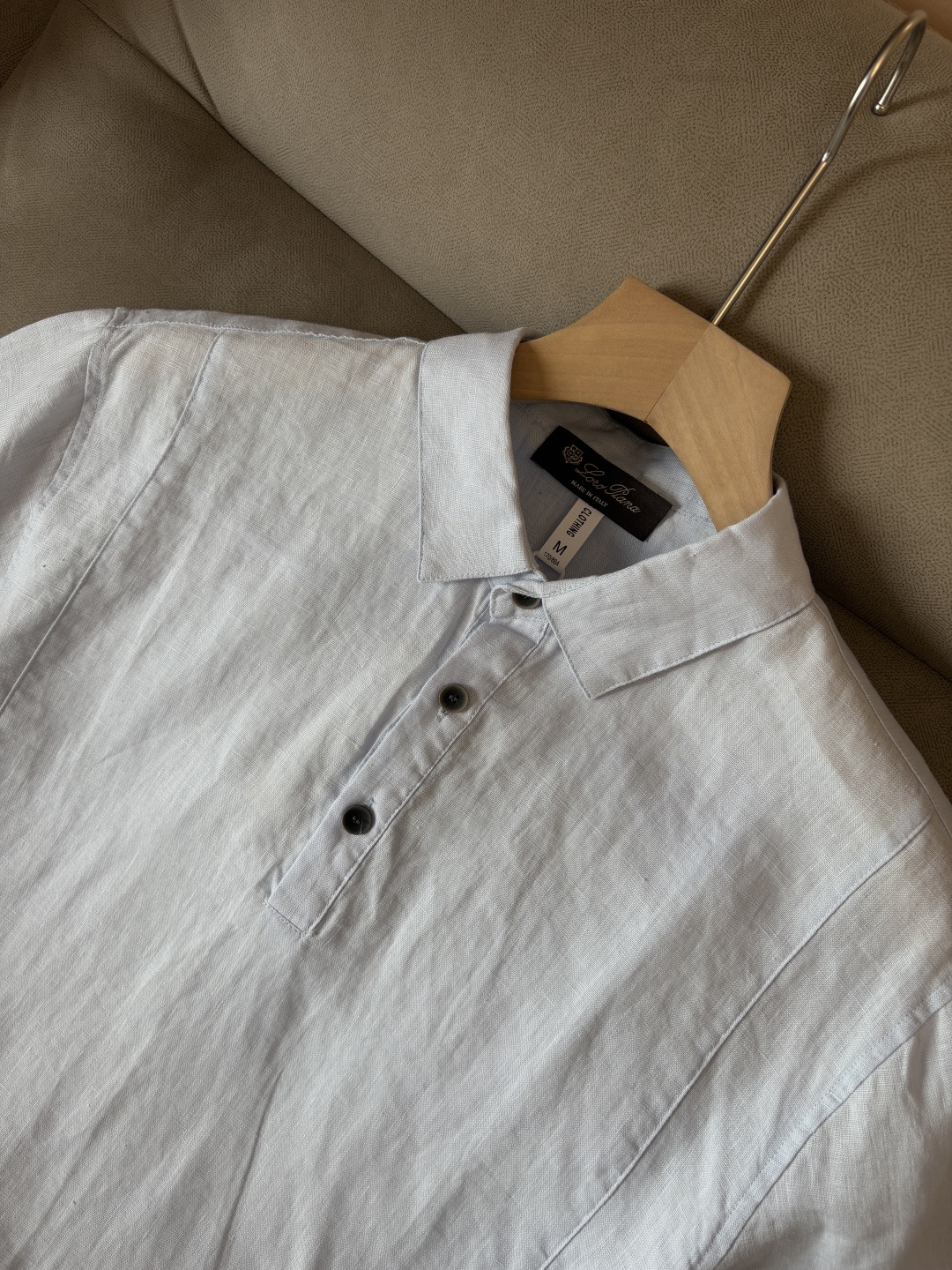 L家2025新款100%亚麻男士短袖，男装界的天花板，这款翻领麻料衫短袖精准到每一针的细腻工艺，完全区别