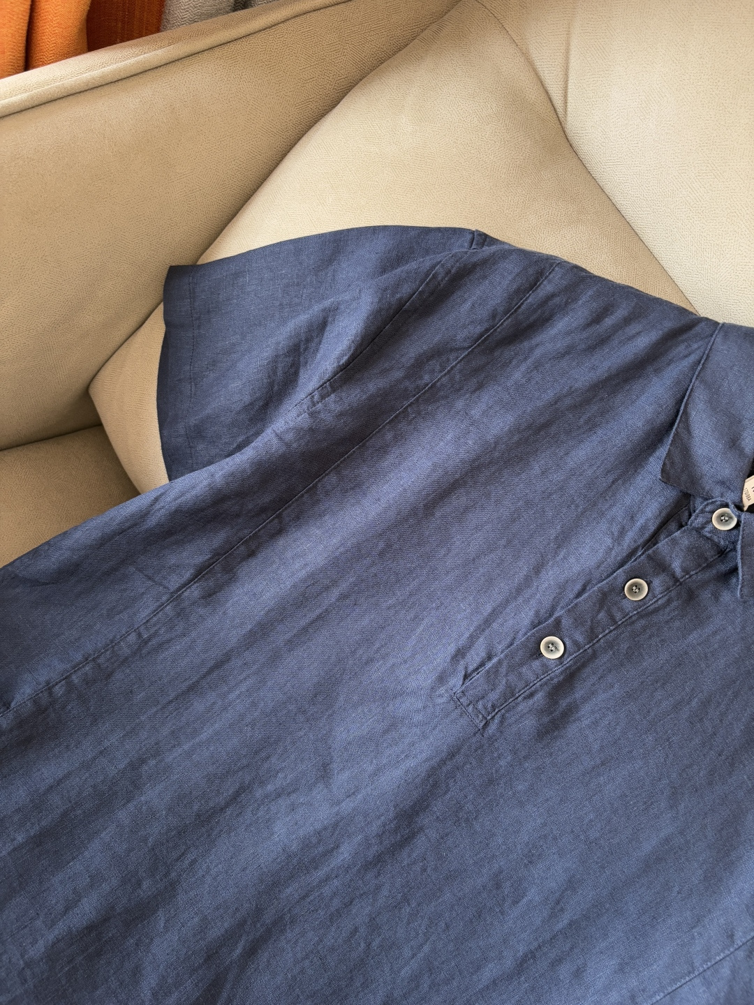 L家2025新款100%亚麻男士短袖，男装界的天花板，这款翻领麻料衫短袖精准到每一针的细腻工艺，完全区别