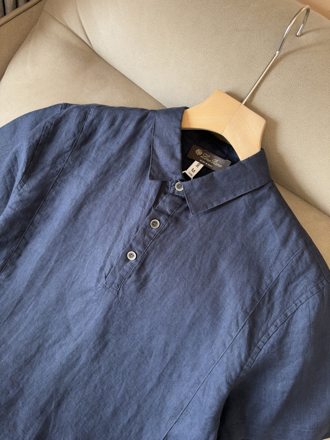 L家2025新款100%亚麻男士短袖，男装界的天花板，这款翻领麻料衫短袖精准到每一针的细腻工艺，完全区别