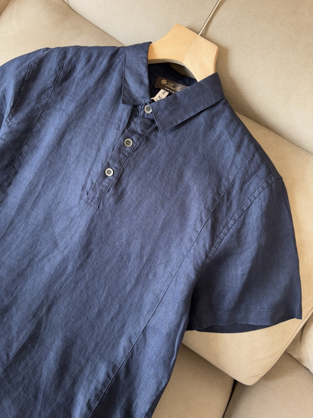 L家2025新款100%亚麻男士短袖，男装界的天花板，这款翻领麻料衫短袖精准到每一针的细腻工艺，完全区别