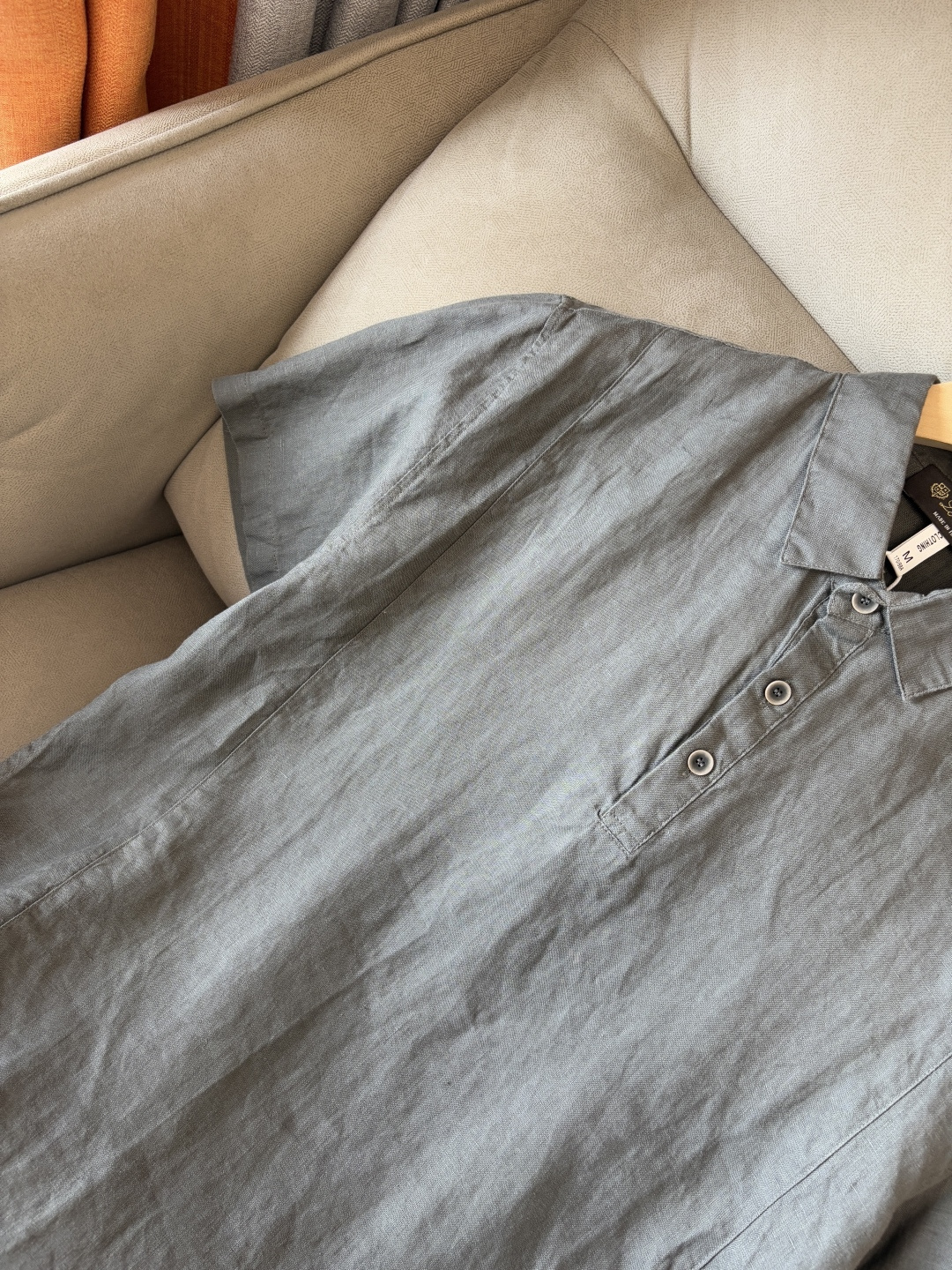 L家2025新款100%亚麻男士短袖，男装界的天花板，这款翻领麻料衫短袖精准到每一针的细腻工艺，完全区别