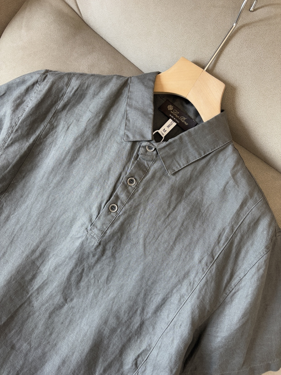 L家2025新款100%亚麻男士短袖，男装界的天花板，这款翻领麻料衫短袖精准到每一针的细腻工艺，完全区别