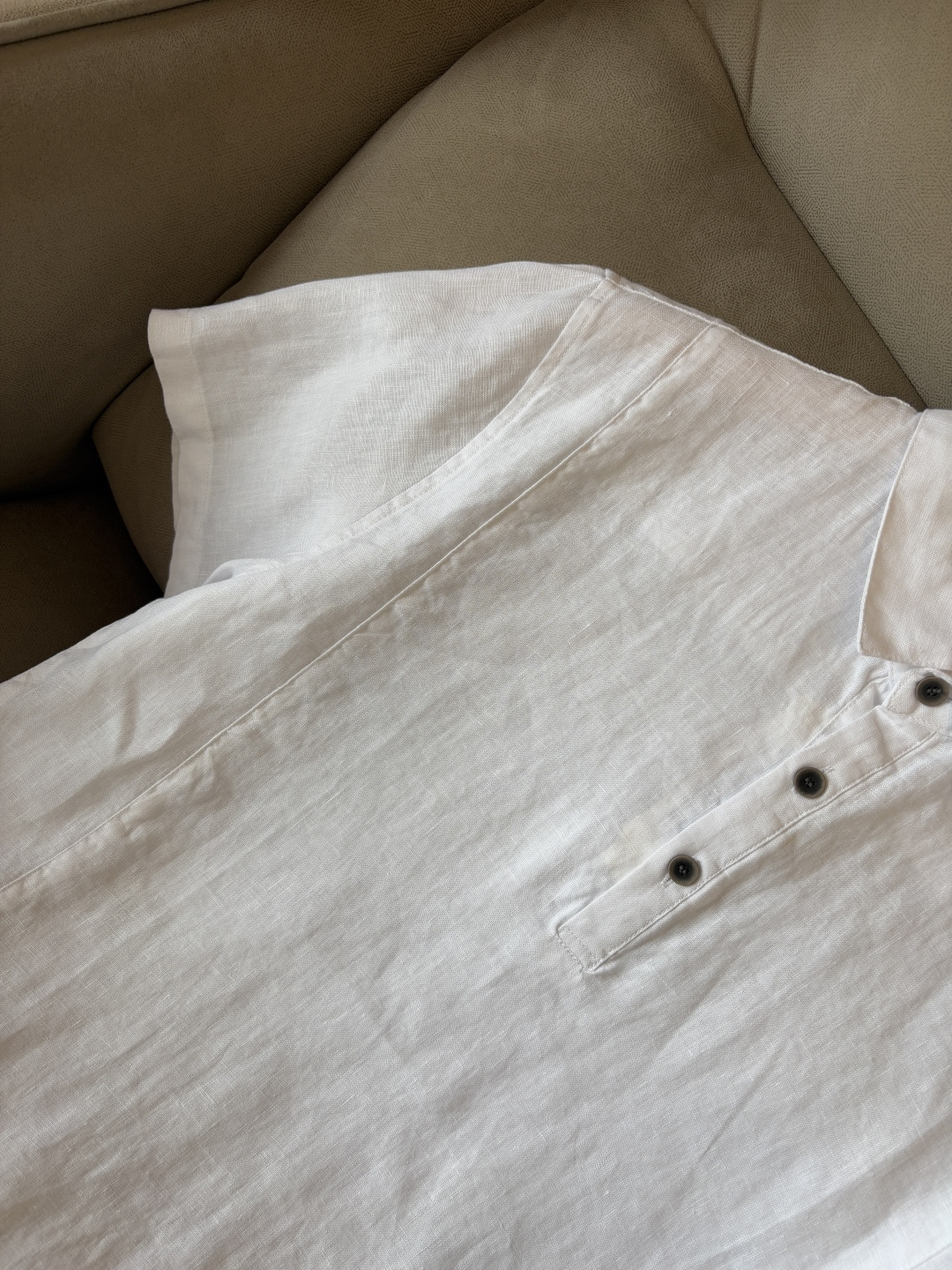 L家2025新款100%亚麻男士短袖，男装界的天花板，这款翻领麻料衫短袖精准到每一针的细腻工艺，完全区别