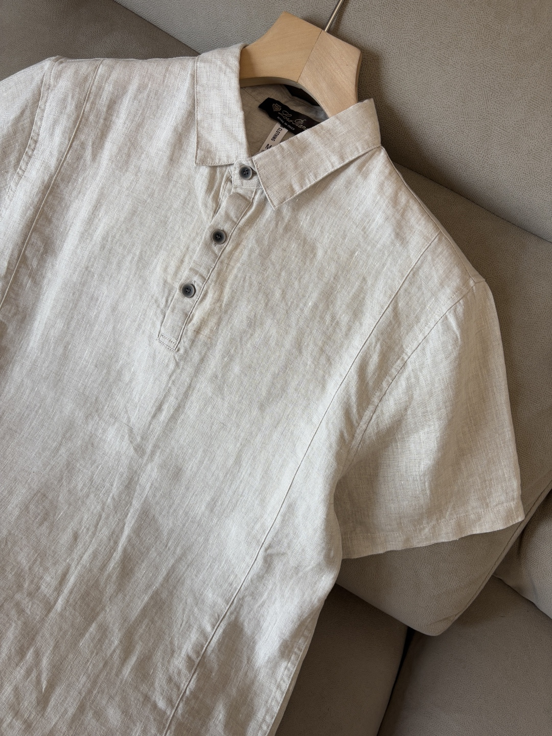 L家2025新款100%亚麻男士短袖，男装界的天花板，这款翻领麻料衫短袖精准到每一针的细腻工艺，完全区别