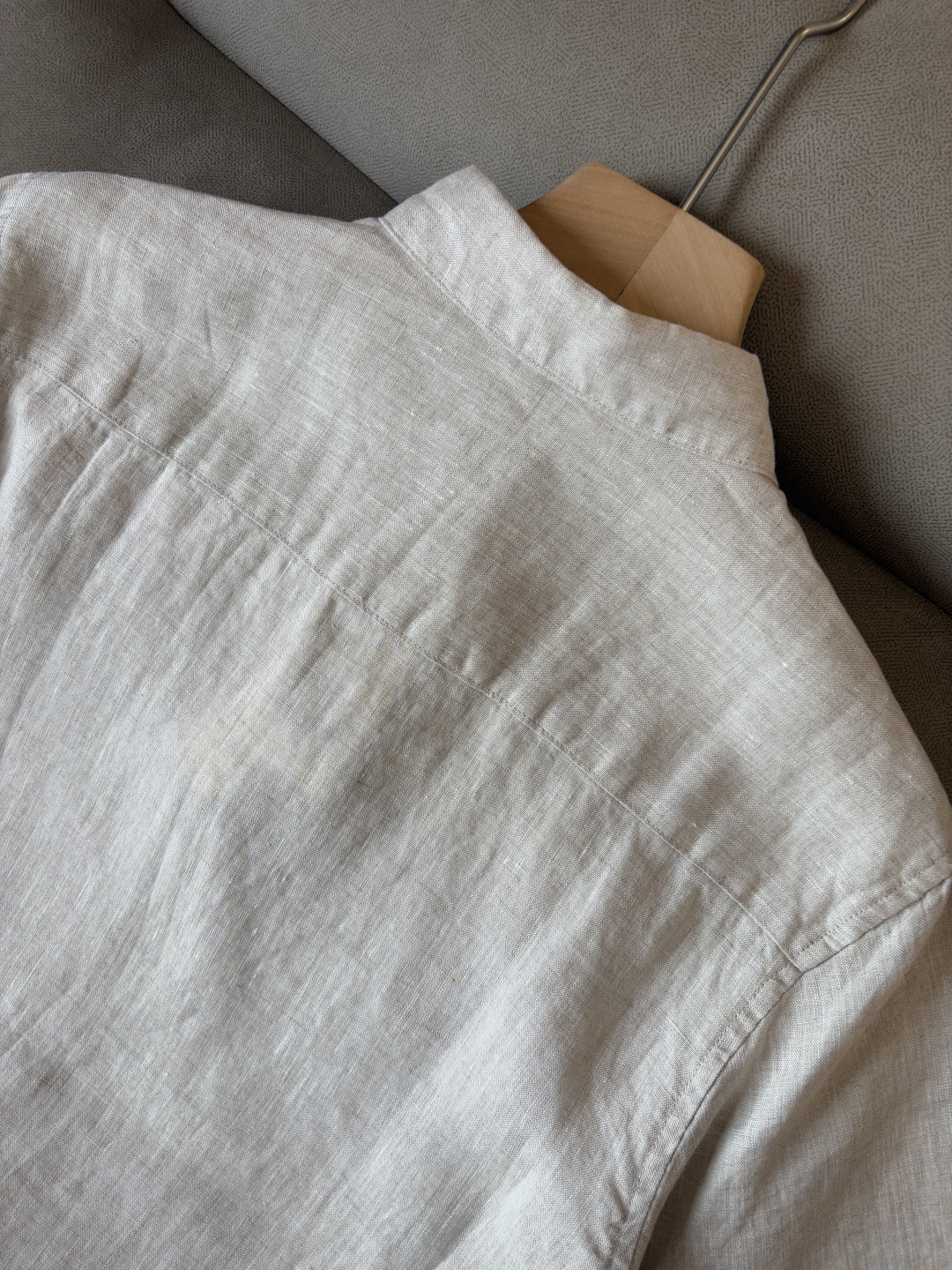 L家2025新款100%亚麻男士短袖，男装界的天花板，这款翻领麻料衫短袖精准到每一针的细腻工艺，完全区别