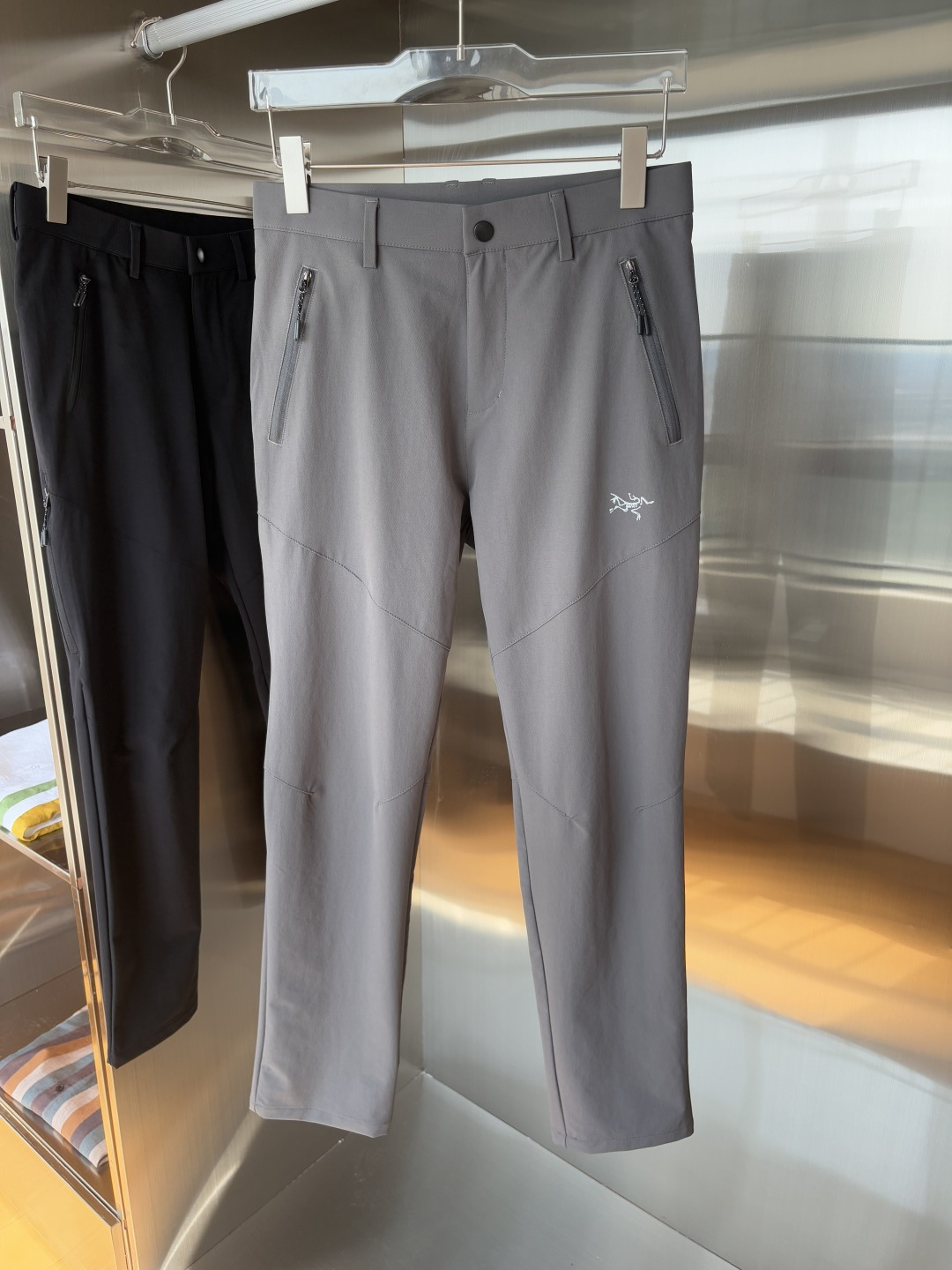 NO:473037,The official website of the ancestor is synchronized classic outdoor work pants super positive color overseas synchronized hairstyles This year's trends Imported technological fabrics M-XXXL,,alexander wang19860909始祖官网同步 经典户外 工装裤 颜色超级正 海外同步发型 今年流行趋势 进口科技面料 M-XXXL,,alexander wang,Men's clothing