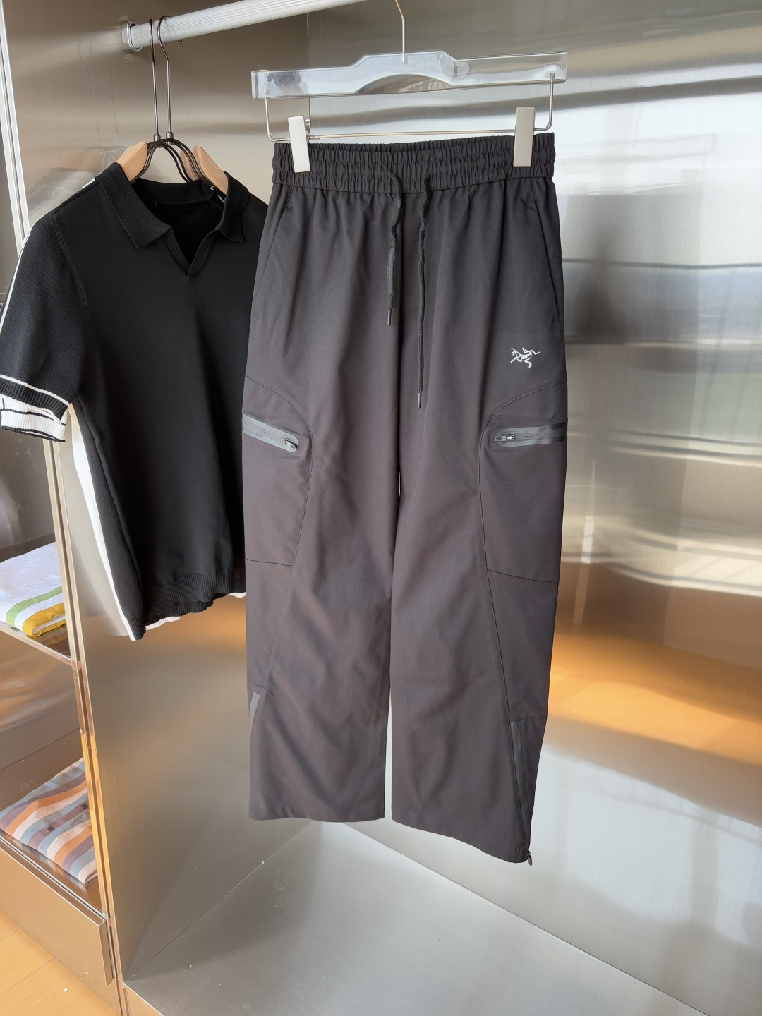 NO:473044,The official website of the ancestor is synchronized classic outdoor work pants super positive color overseas synchronized hairstyles This year's trends Imported technological fabrics S-XL,,alexander wang19860909始祖官网同步 经典户外 工装裤 颜色超级正 海外同步发型 今年流行趋势 进口科技面料 S-XL,,alexander wang,Men's clothing