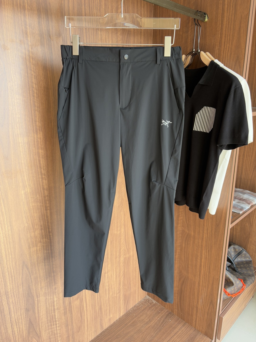 NO:522112,The official website of the ancestor is synchronized classic outdoor work pants super positive color overseas synchronized hairstyles This year's trends Imported technological fabrics M-XXXL,,alexander wang19860909始祖官网同步 经典户外 工装裤 颜色超级正 海外同步发型 今年流行趋势 进口科技面料 M-XXXL,,alexander wang,Men's clothing