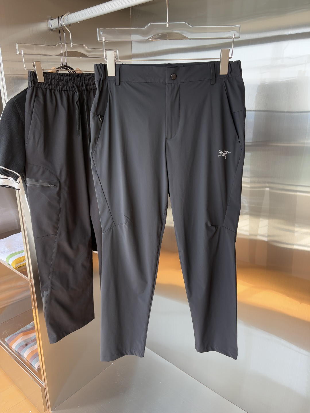 NO:473049,The official website of the ancestor is synchronized classic outdoor work pants super positive color overseas synchronized hairstyles This year's trends Imported technological fabrics M-XXXL,,alexander wang19860909始祖官网同步 经典户外 工装裤 颜色超级正 海外同步发型 今年流行趋势 进口科技面料 M-XXXL,,alexander wang,Men's clothing