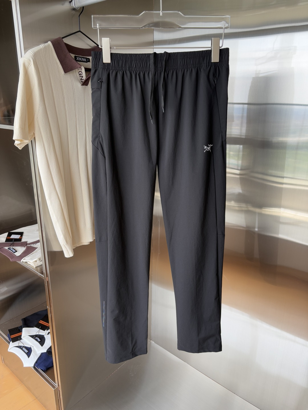 NO:461196,The official website of the ancestor is synchronized classic outdoor work pants super positive color overseas synchronized hairstyles This year's trends Imported technological fabrics M-XXXL,,alexander wang19860909始祖官网同步 经典户外 工装裤 颜色超级正 海外同步发型 今年流行趋势 进口科技面料 M-XXXL,,alexander wang,Men's clothing