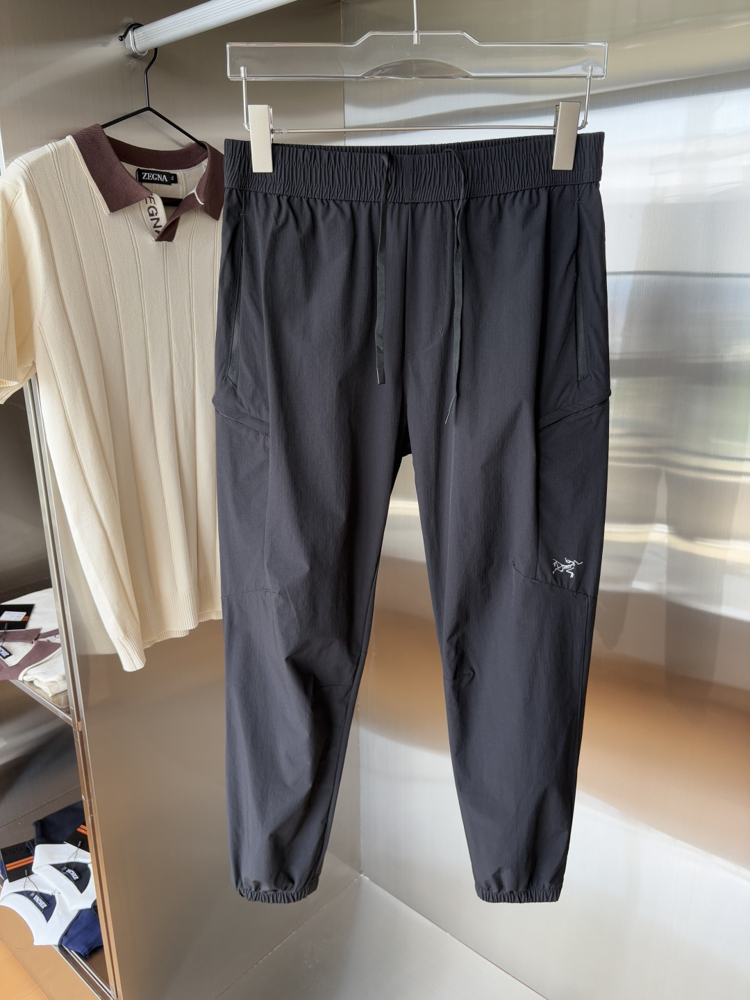 NO:473063,The official website of the ancestor is synchronized classic outdoor work pants super positive color overseas synchronized hairstyles This year's trends Imported technological fabrics M-XXXL,,alexander wang19860909始祖官网同步 经典户外 工装裤 颜色超级正 海外同步发型 今年流行趋势 进口科技面料 M-XXXL,,alexander wang,Men's clothing