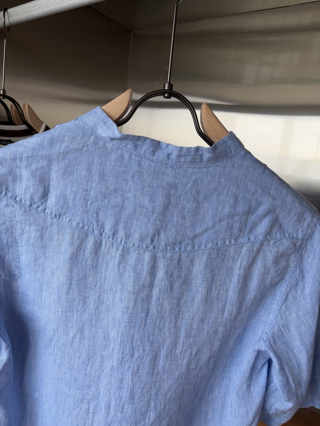 L家2025新款100%亚麻男士短袖，男装界的天花板，这款翻领麻料衫短袖精准到每一针的细腻工艺，完全区别