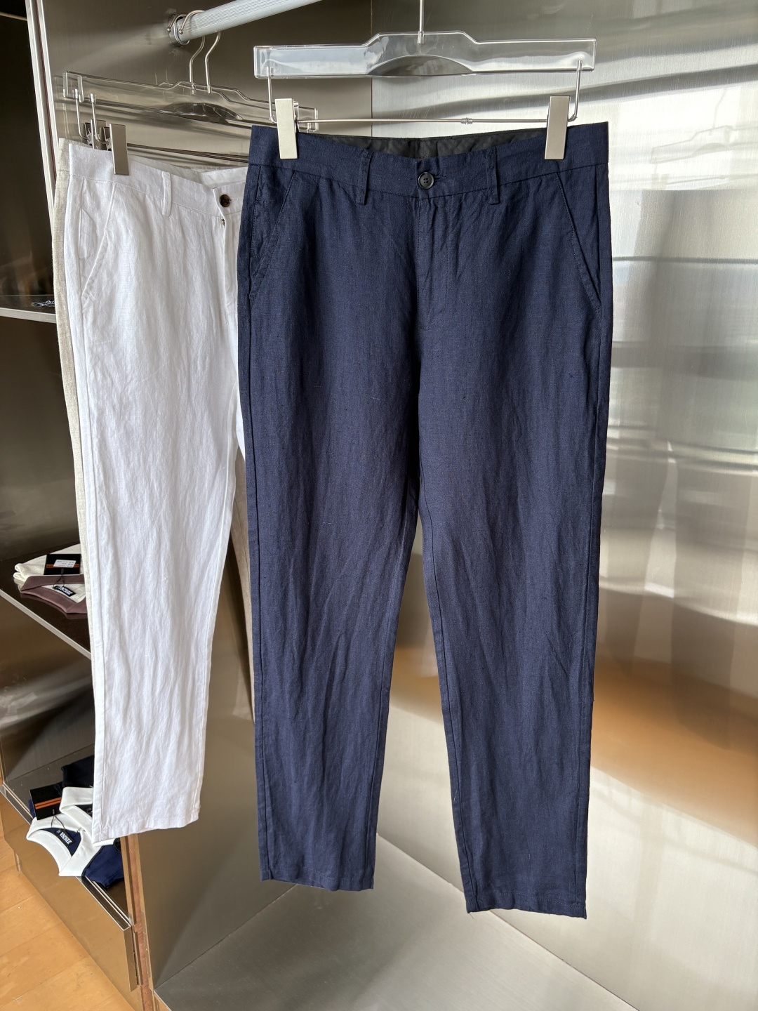 NO:467579,L, spring and summer embroidery logo % full hemp fashion casual pants pants Uncontrollable creation dynamic and attractive, perfect dress makes fashionable business casual easy to break. Natural fine fiber rain dew thread + silk fiber blended material, made of golden ratio combed textile, very light and soft texture, with moisture absorption and heat dissipation and breathability, cool and wide. Neat threading sewing, elastic drawstring waist + embroidery logo decoration opens a new perspective of modern and fashionable seasoning luxury. M-3XL;006,, gold,alexander wang19860909L、春夏刺绣标识 ％全麻时尚休闲裤 裤子 无节制的创造动感兼具吸引力,完美着装让时尚商务休闲轻而易举的攻破. 天然细纤维雨露麻料＋丝质纤维混纺材质,黄金比例精梳纺织而成,质地非常轻盈轻薄柔软,具有吸湿散热与透气的效果,凉爽挺阔. 工整的走线缝制,弹力抽绳腰间＋刺绣标识装饰开启现代时尚的调味剂奢华的新视角. M-3XL;006,,gold,alexander wang,Men's clothing