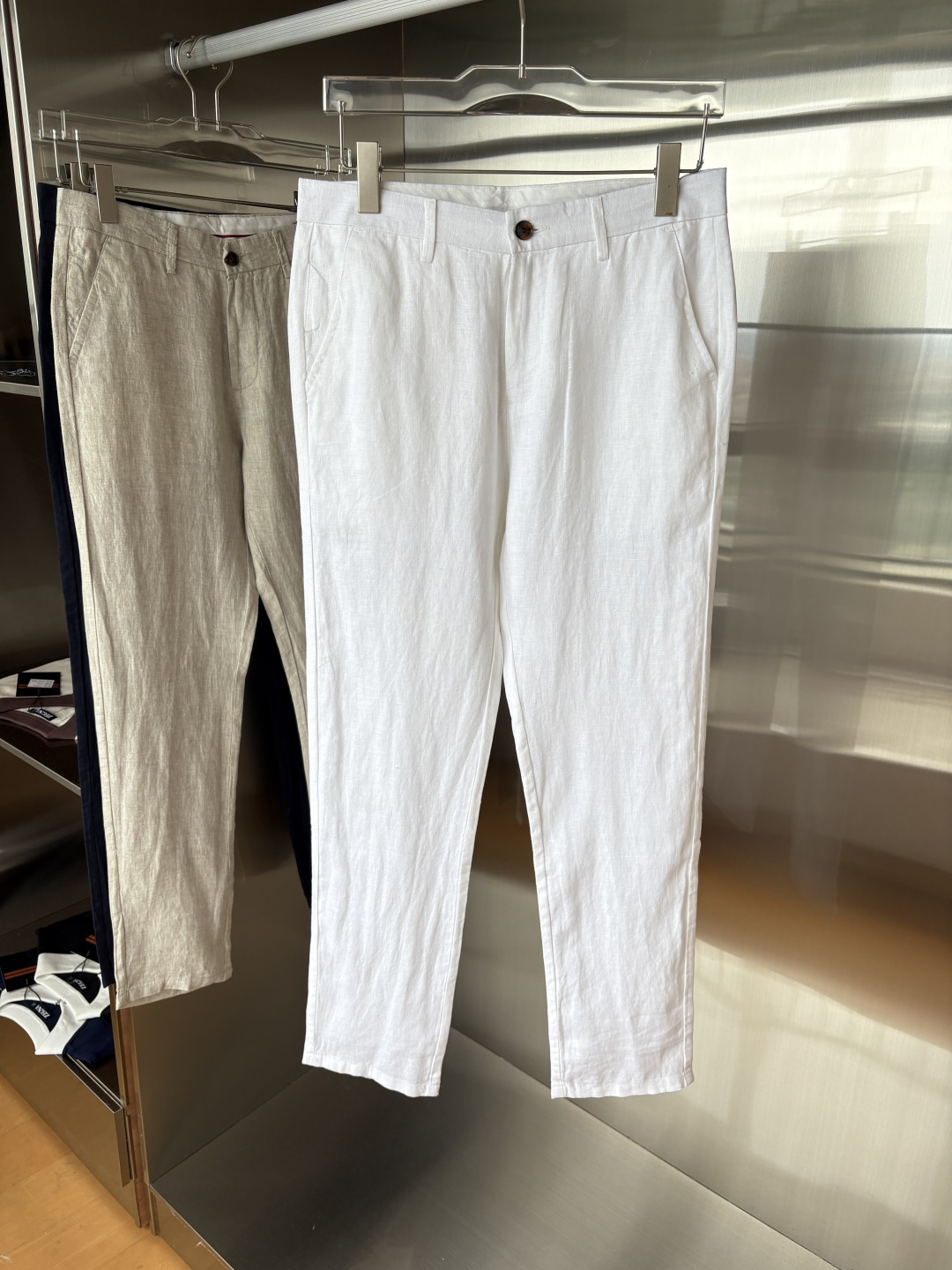 NO:492754,L, spring and summer embroidery logo % full hemp fashion casual pants pants Uncontrollable creation dynamic and attractive, perfect dress makes fashionable business casual and easy to break. Natural fine fiber rain dew thread + silk fiber blended material, made of golden ratio combed textile, very light and soft texture, with moisture absorption and heat dissipation and breathability, cool and wide. Neat threading sewing, elastic drawstring waist + embroidery logo decoration opens a new perspective of modern and fashionable seasoning luxury. M-3XL;006,, gold,alexander wang19860909L、春夏刺绣标识 ％全麻时尚休闲裤 裤子 无节制的创造动感兼具吸引力,完美着装让时尚商务休闲轻而易举的攻破. 天然细纤维雨露麻料＋丝质纤维混纺材质,黄金比例精梳纺织而成,质地非常轻盈轻薄柔软,具有吸湿散热与透气的效果,凉爽挺阔. 工整的走线缝制,弹力抽绳腰间＋刺绣标识装饰开启现代时尚的调味剂奢华的新视角. M-3XL;006,,gold,alexander wang,Men's clothing