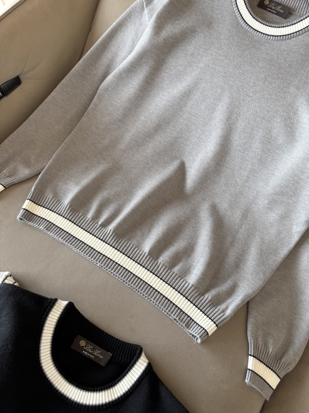 耗时王”菱形提花设计甄选超细优质纱线翻领短袖男士典藏款「耗时王」长袖针织奢雅工艺，触肤即高阶。

• 匠