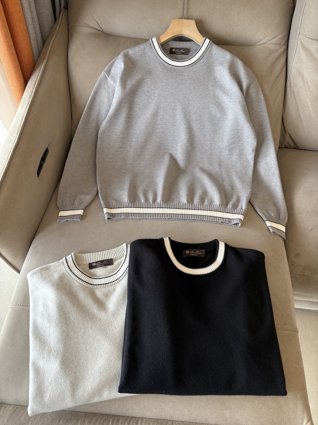 耗时王”菱形提花设计甄选超细优质纱线翻领短袖男士典藏款「耗时王」长袖针织奢雅工艺，触肤即高阶。

• 匠