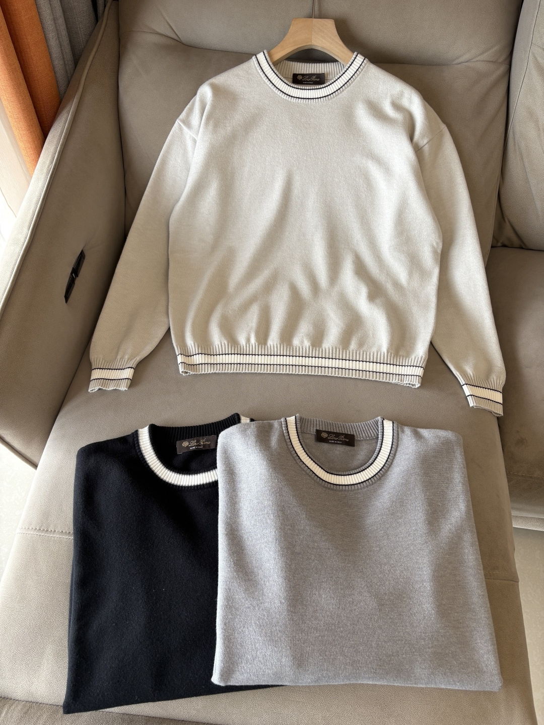 耗时王”菱形提花设计甄选超细优质纱线翻领短袖男士典藏款「耗时王」长袖针织奢雅工艺，触肤即高阶。

• 匠