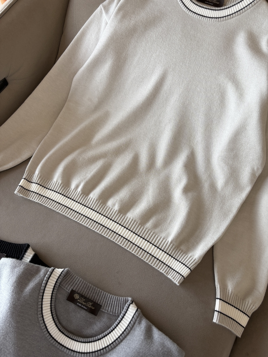 耗时王”菱形提花设计甄选超细优质纱线翻领短袖男士典藏款「耗时王」长袖针织奢雅工艺，触肤即高阶。

• 匠