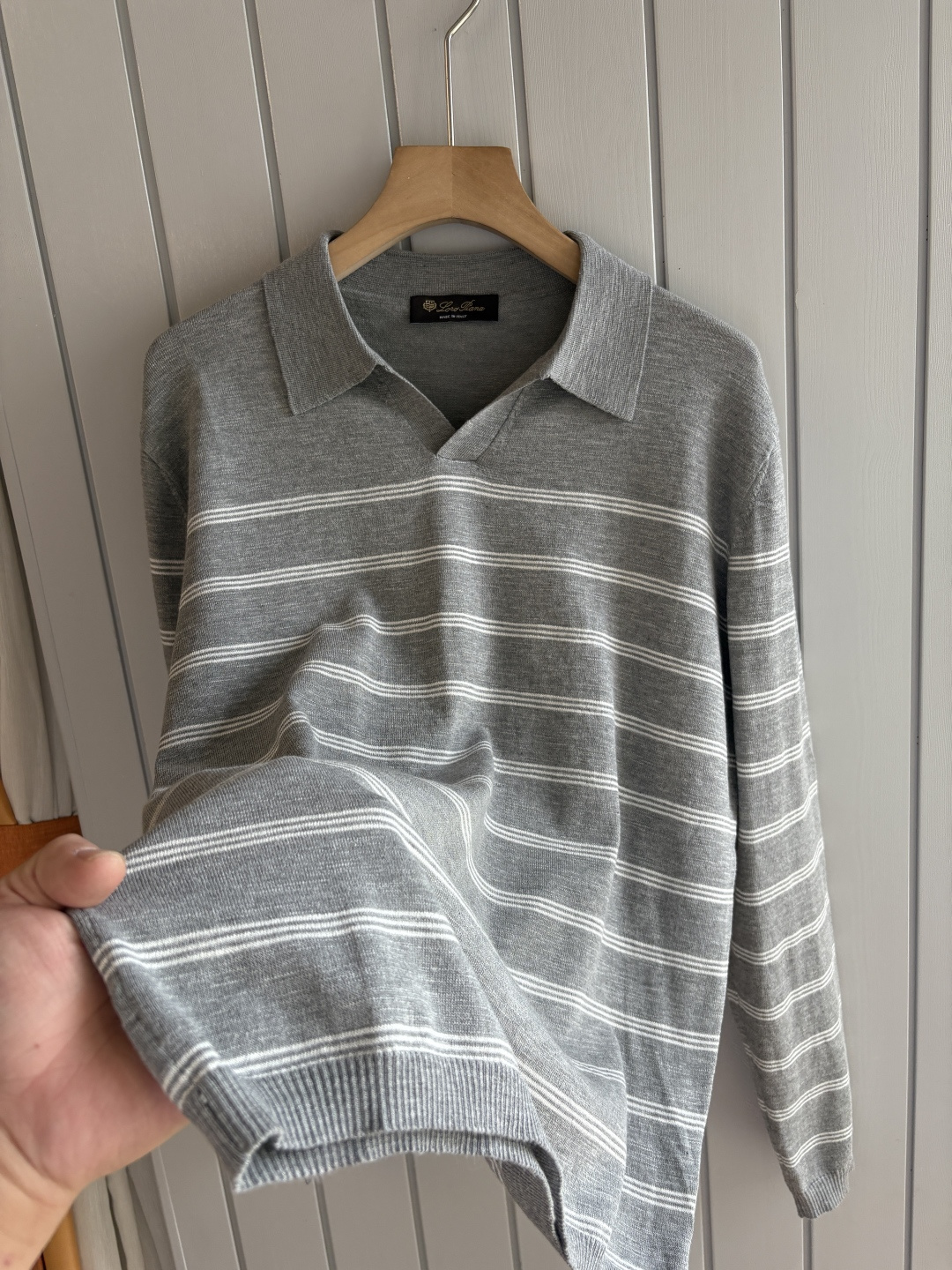 耗时王”菱形提花设计甄选超细优质纱线翻领短袖男士典藏款「耗时王」长袖针织奢雅工艺，触肤即高阶。• 匠心底