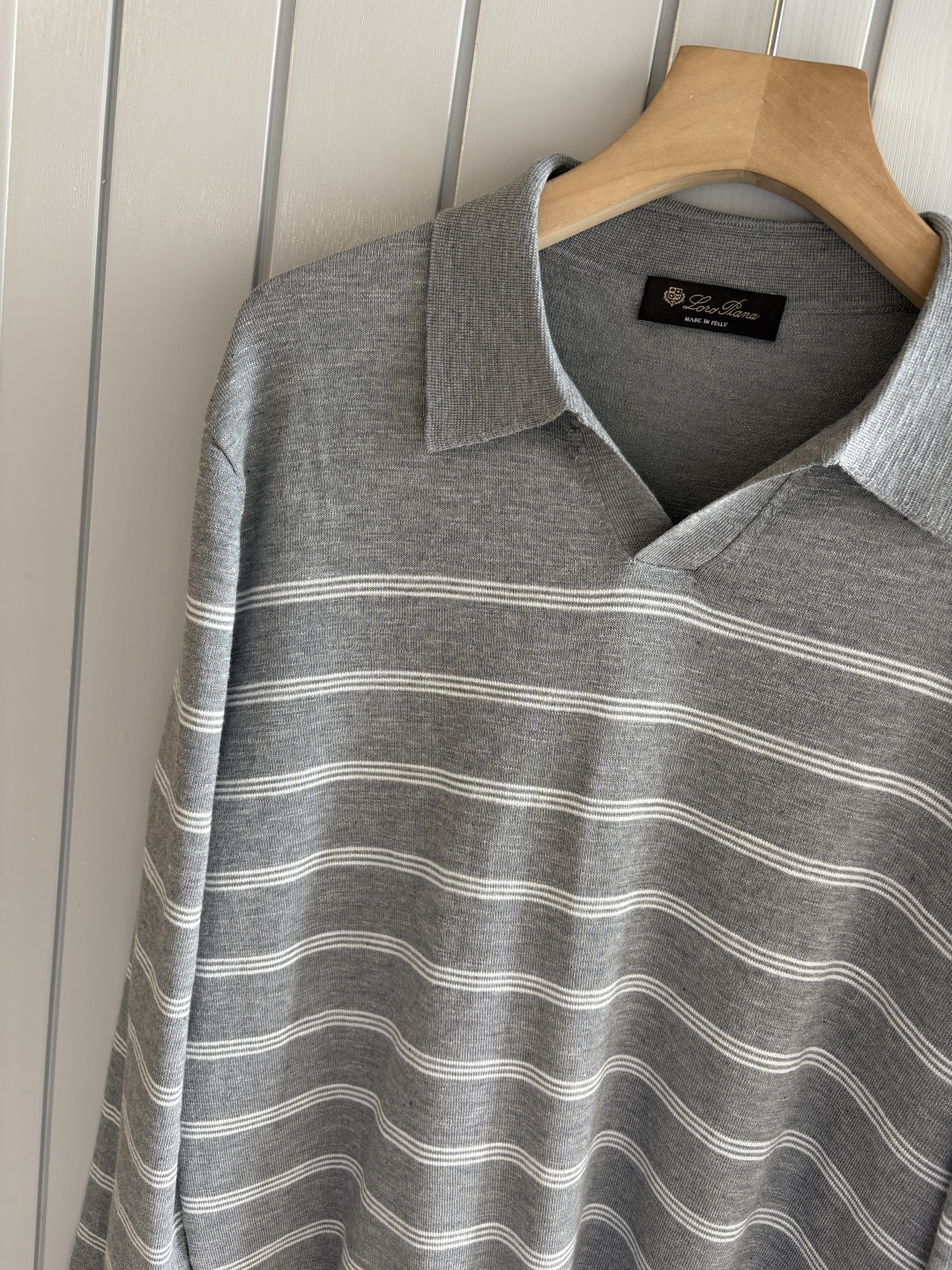 耗时王”菱形提花设计甄选超细优质纱线翻领短袖男士典藏款「耗时王」长袖针织奢雅工艺，触肤即高阶。• 匠心底