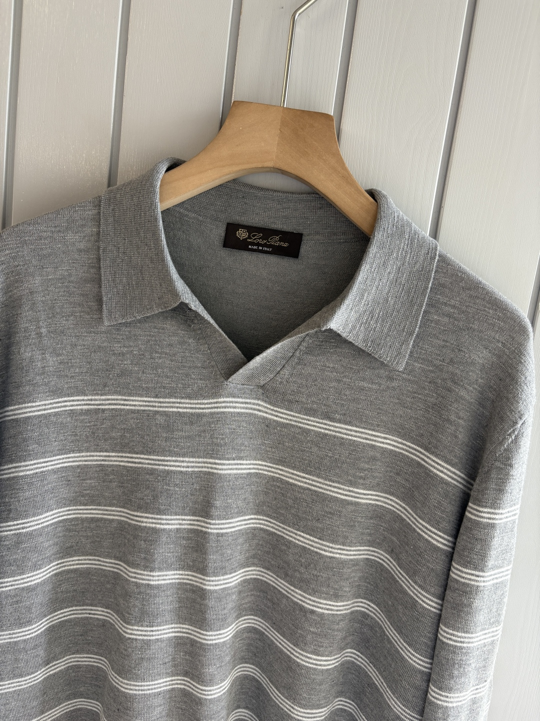 耗时王”菱形提花设计甄选超细优质纱线翻领短袖男士典藏款「耗时王」长袖针织奢雅工艺，触肤即高阶。• 匠心底