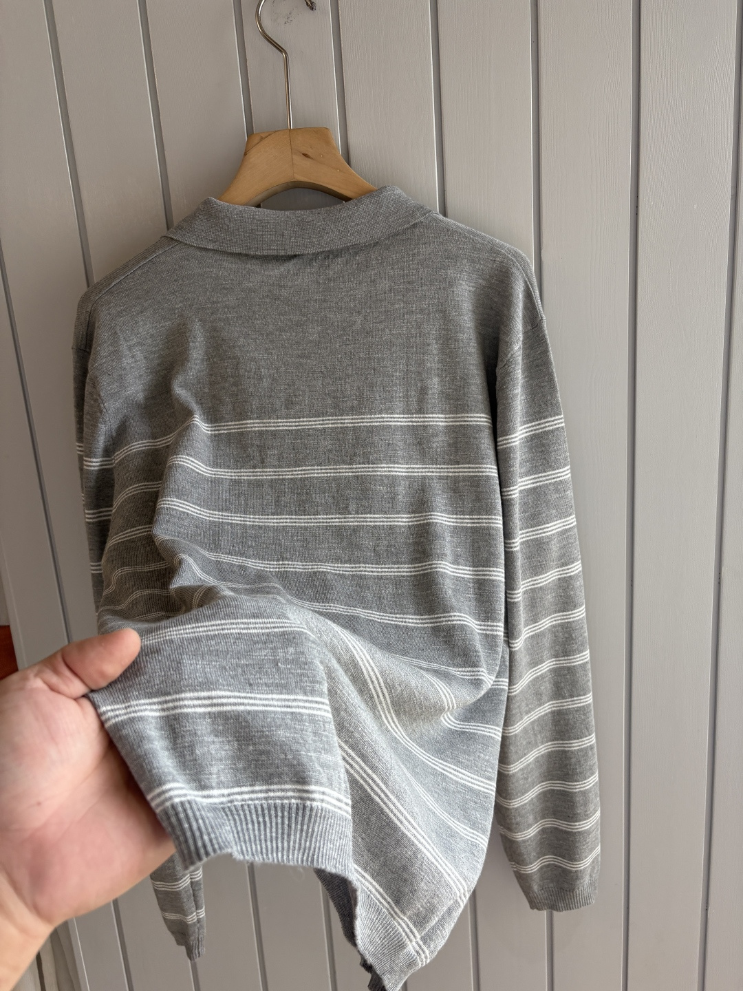 耗时王”菱形提花设计甄选超细优质纱线翻领短袖男士典藏款「耗时王」长袖针织奢雅工艺，触肤即高阶。• 匠心底