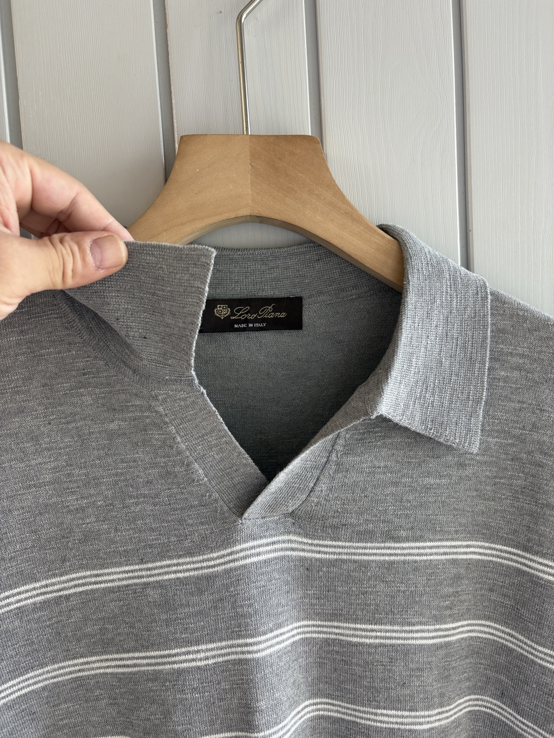 耗时王”菱形提花设计甄选超细优质纱线翻领短袖男士典藏款「耗时王」长袖针织奢雅工艺，触肤即高阶。• 匠心底